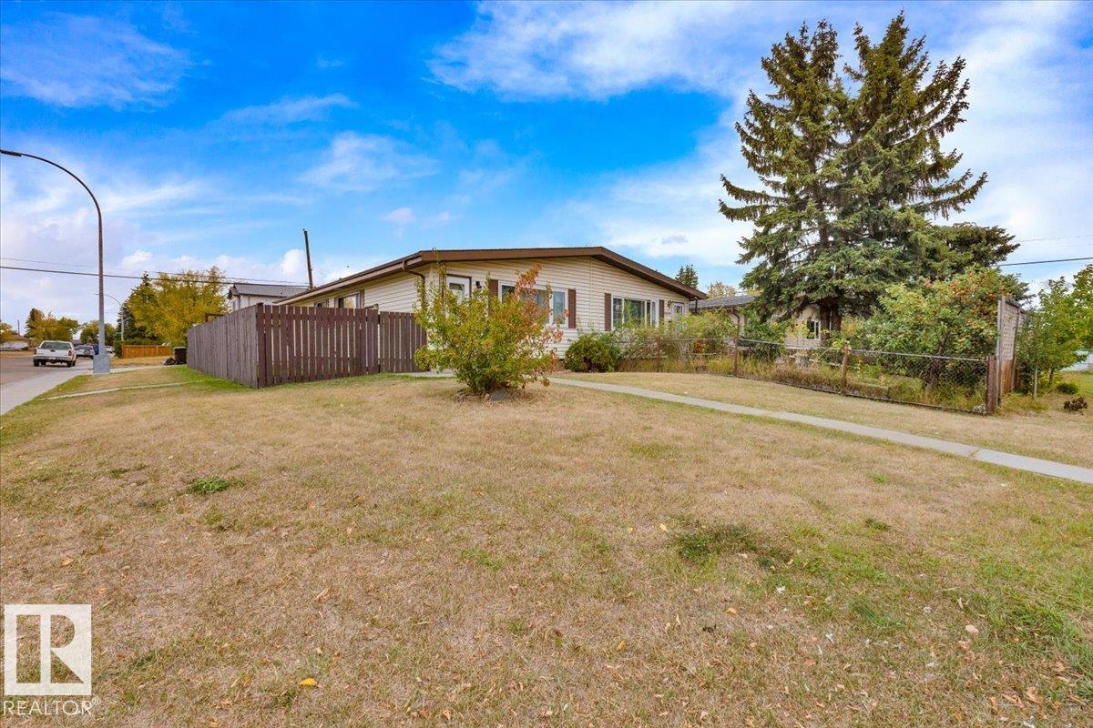 134 Av Nw Unit 10822 Ave, Edmonton, AB T5E 1K1