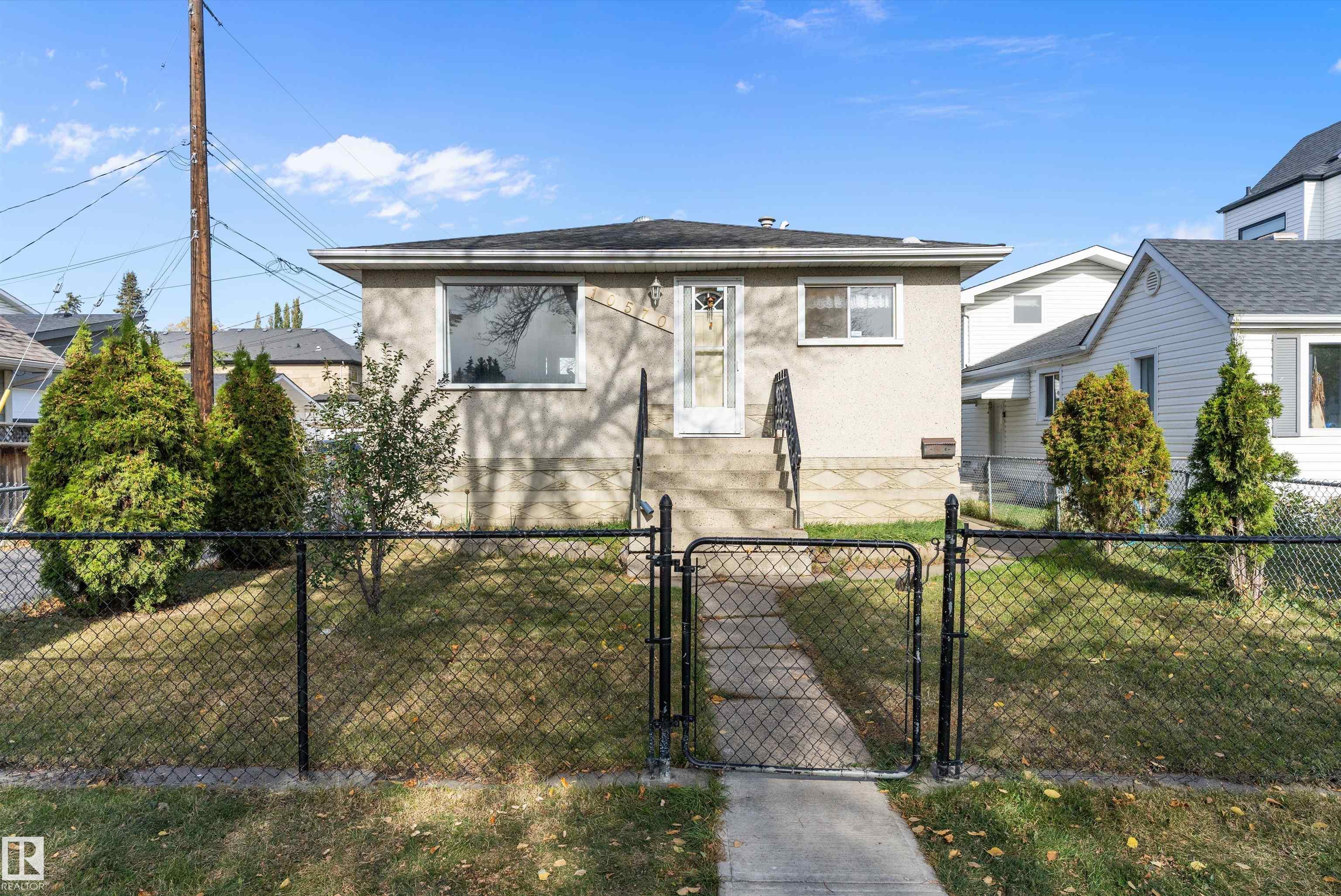 66 Av Nw Unit 10570 Ave, Edmonton, AB T6H 1X4