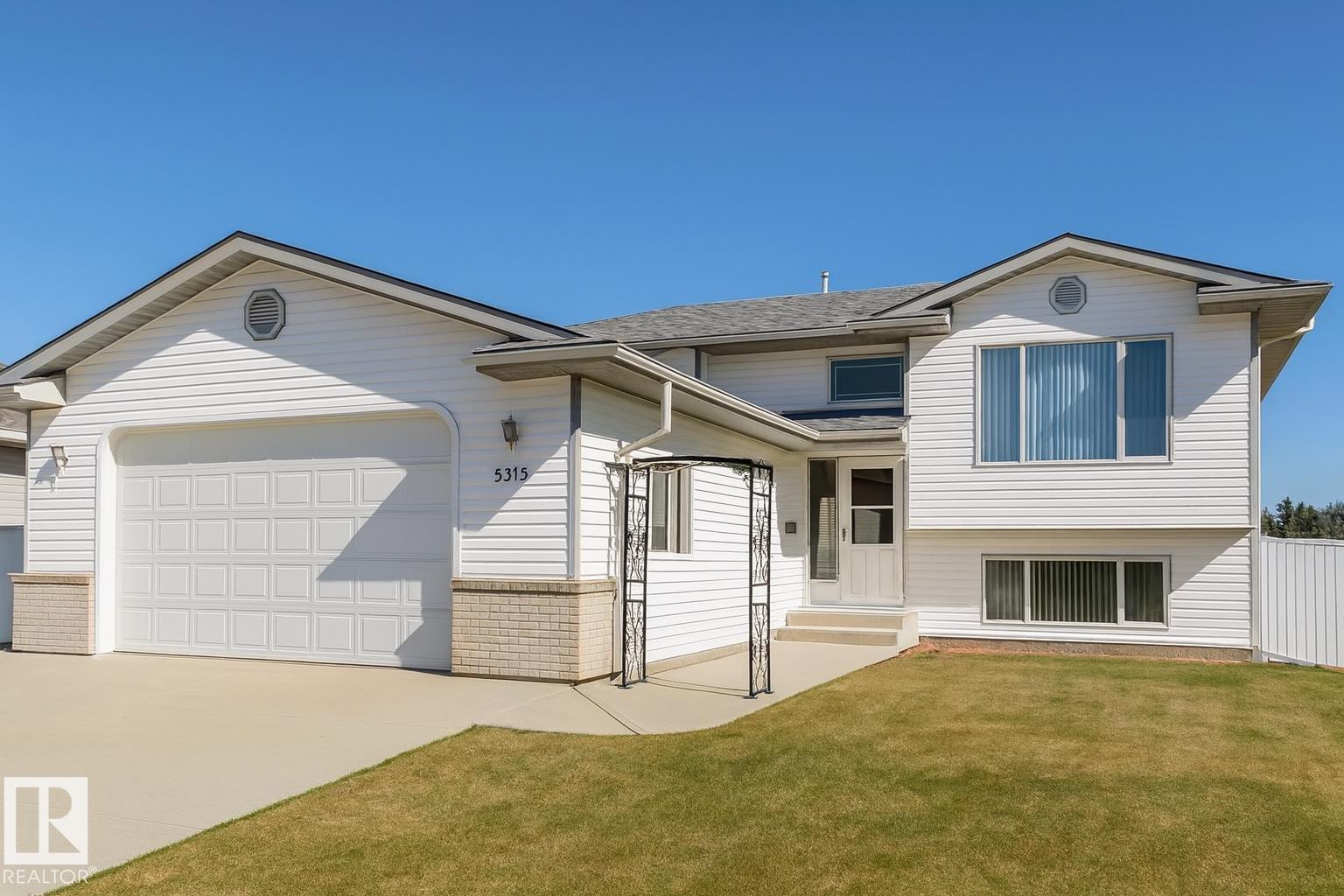 57 St Unit 5813 St, Vegreville, AB T9C 1W6