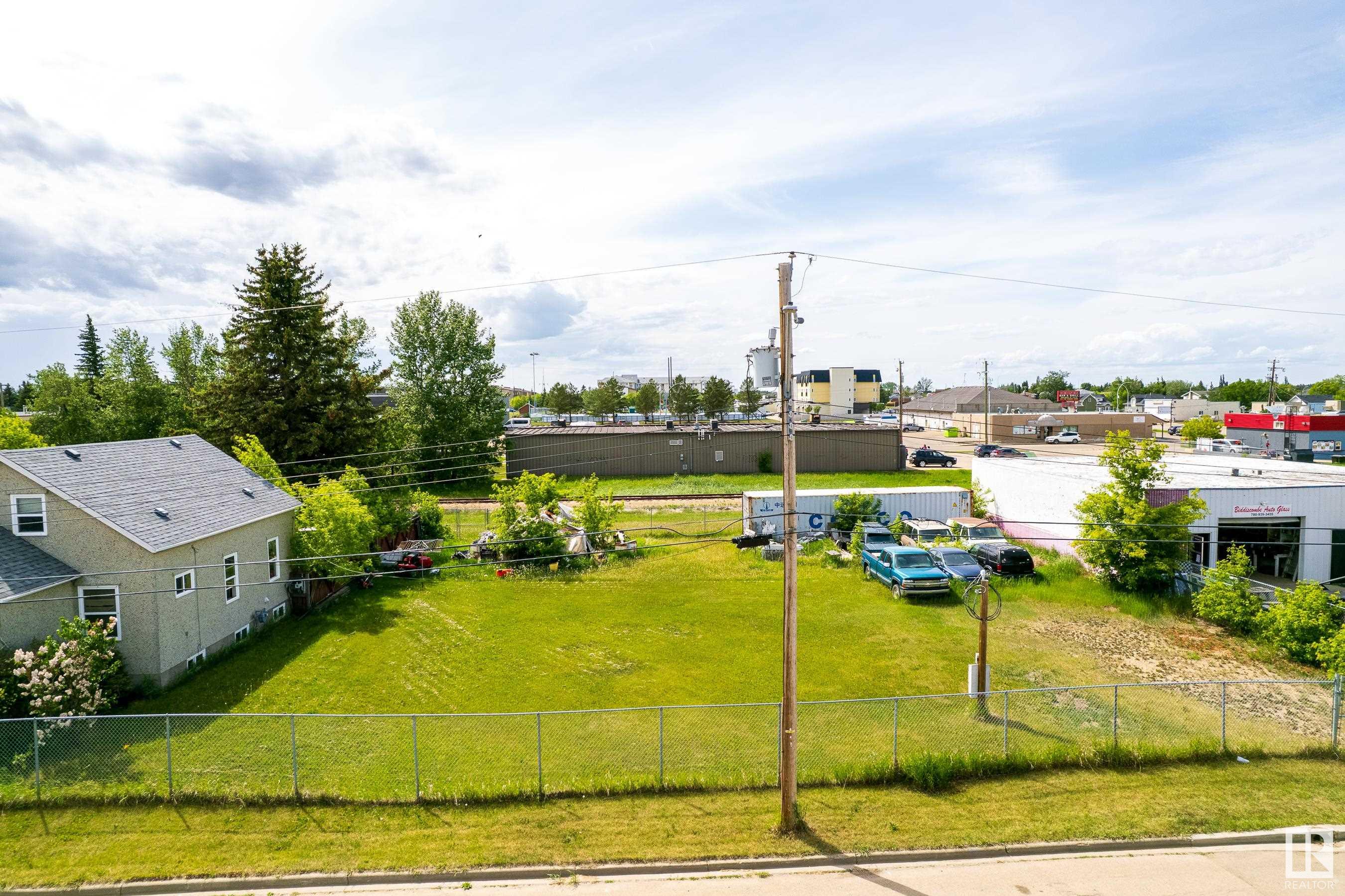 103 St Unit 9916 St, Morinville, AB T8R 1E6