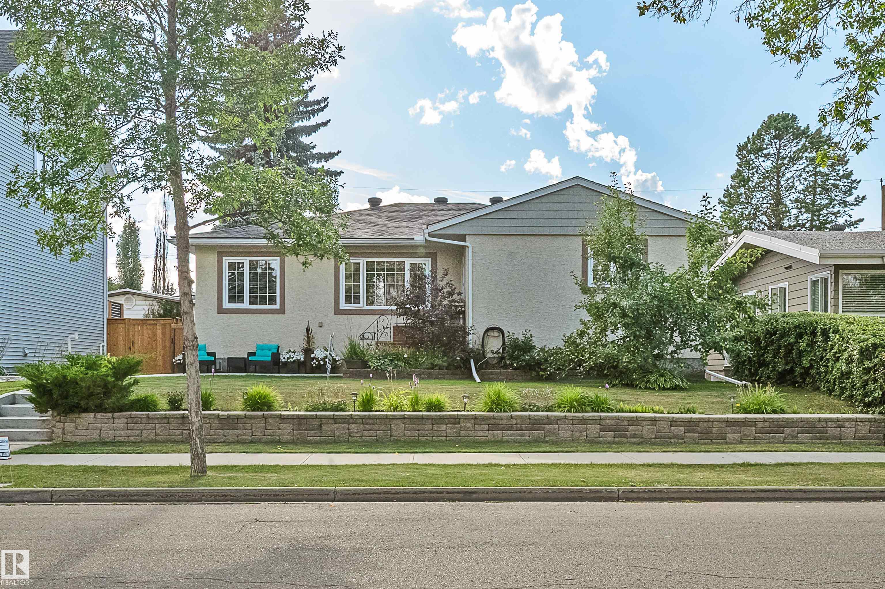136 St Nw Unit 10616 St, Edmonton, AB T5N 2G2