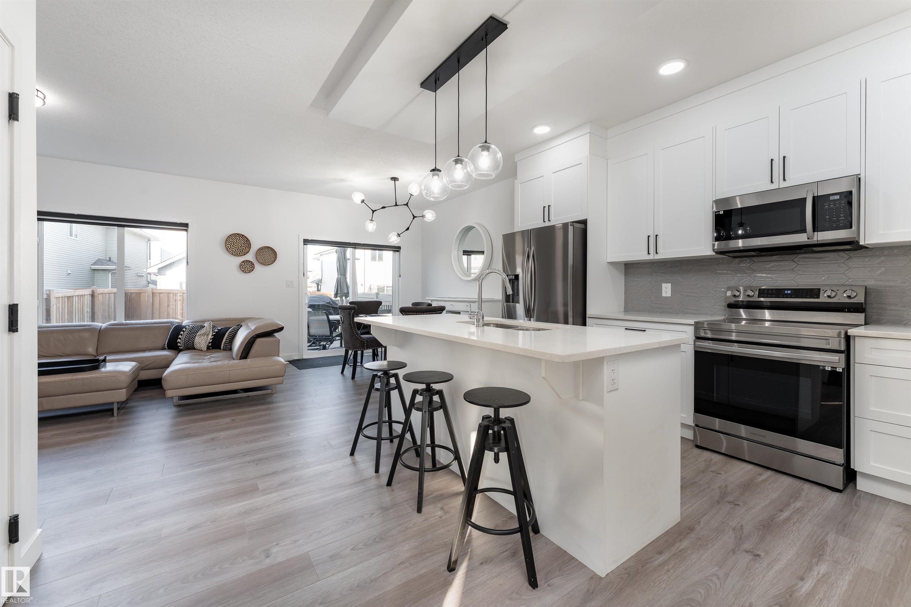 1758 Erker Way NW, Edmonton, AB T6M 0Z6