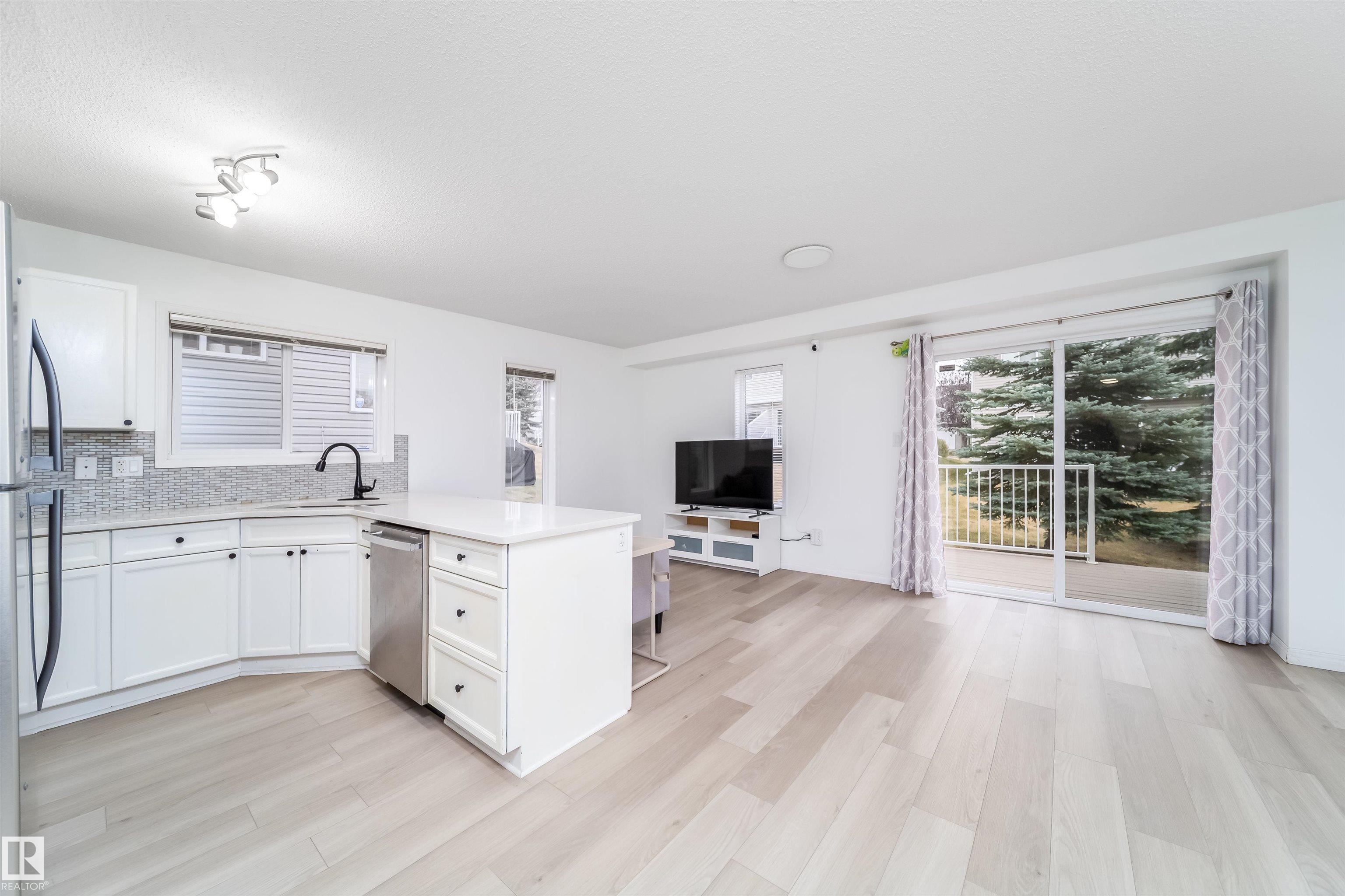 130 Hyndman Crescent Northwest #unit 30, Edmonton, AB T5A 0E8