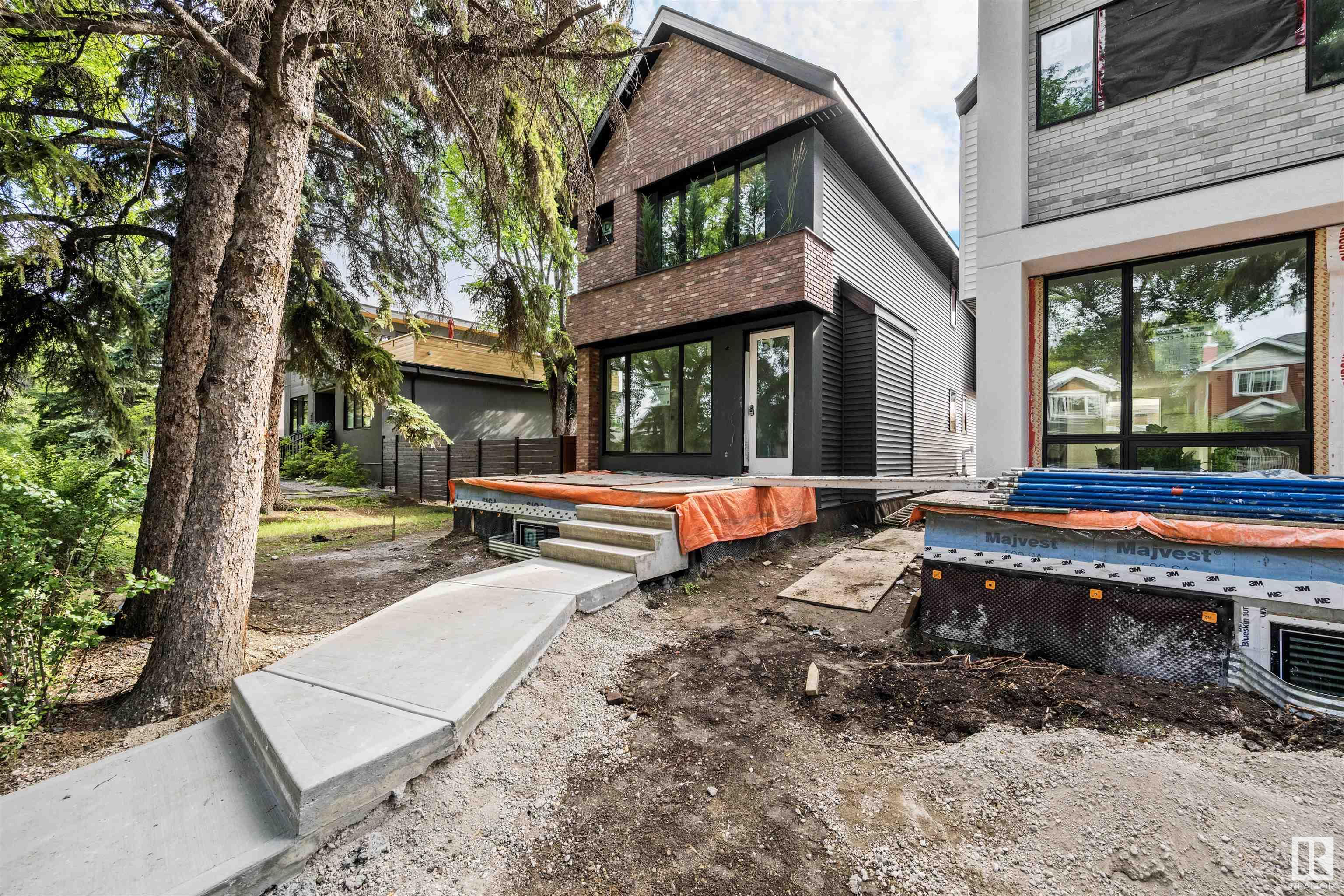 94 St Nw Unit 9315 St, Edmonton, AB T6C 3V6