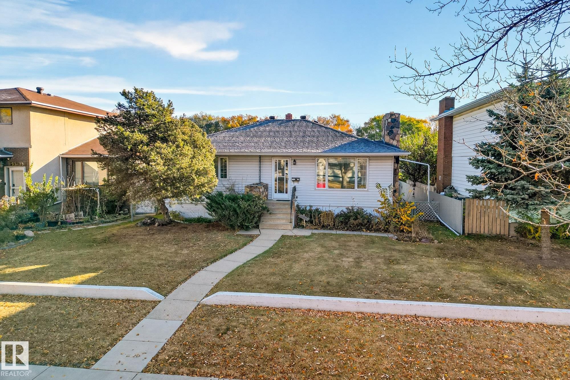 102 St Nw Unit 12119 St, Edmonton, AB T5G 2G8