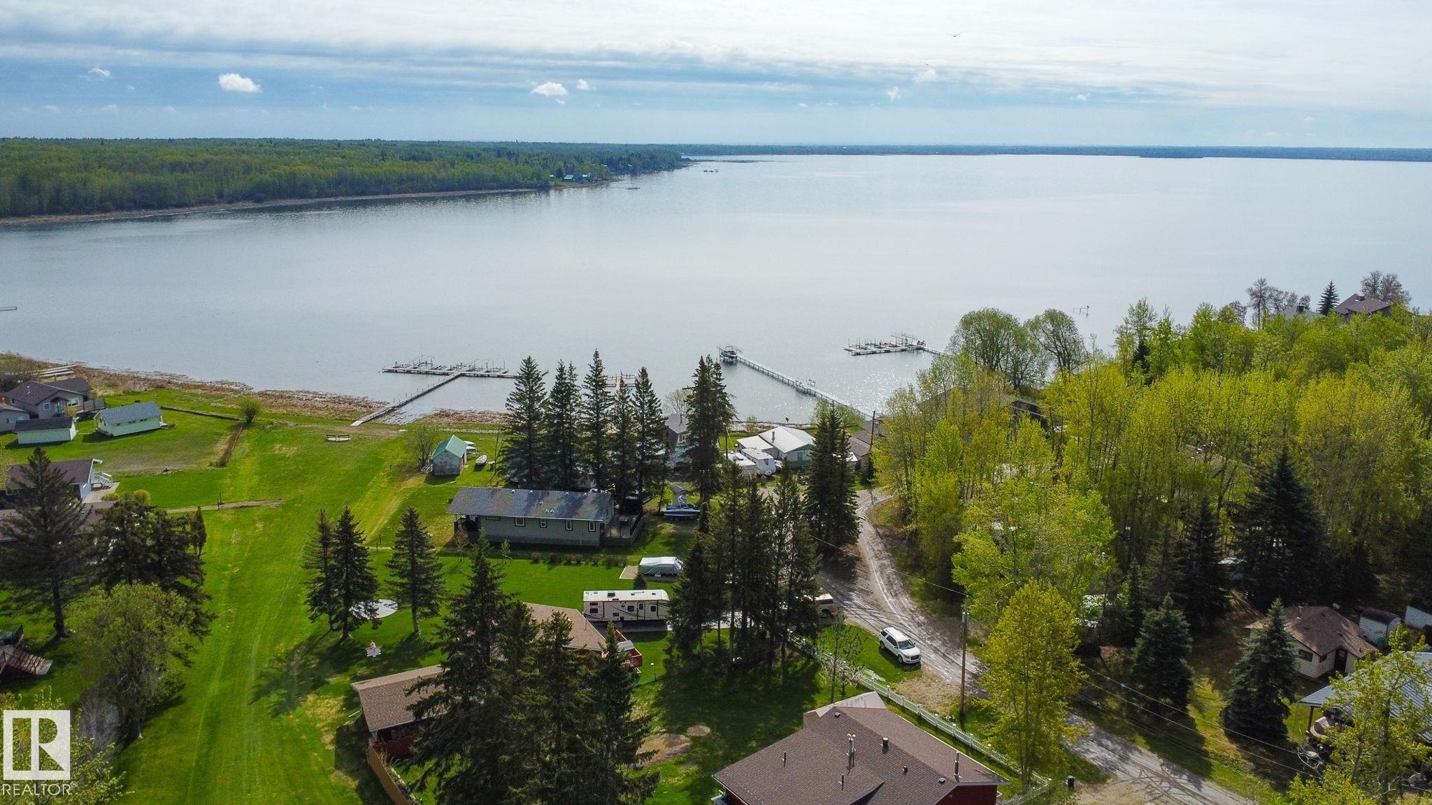 3 St Unit 305 St, Rural Lac Ste. Anne County, AB T0A 0E0