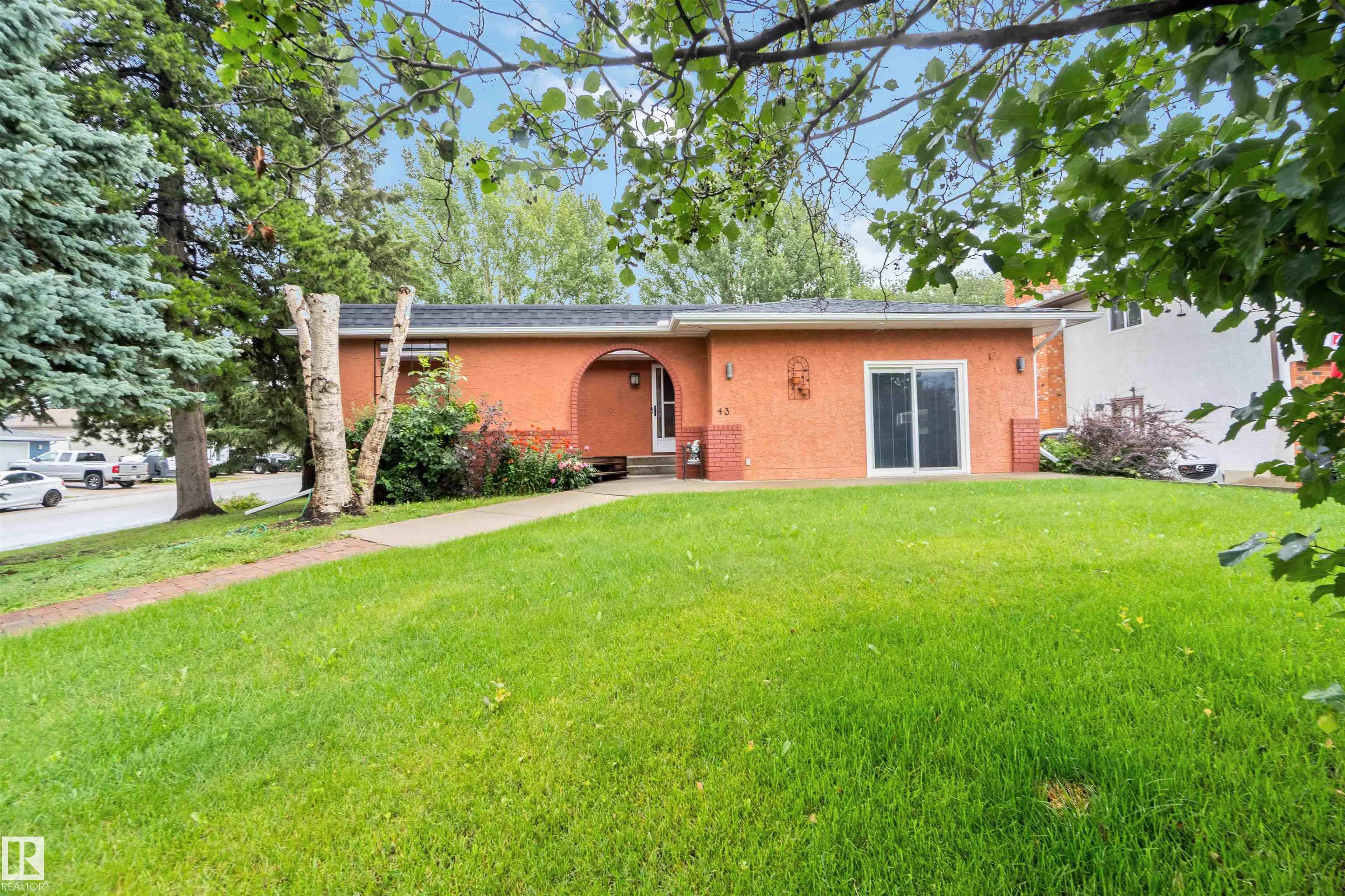 43 Georgian Way, Sherwood Park, AB T8A 2V3
