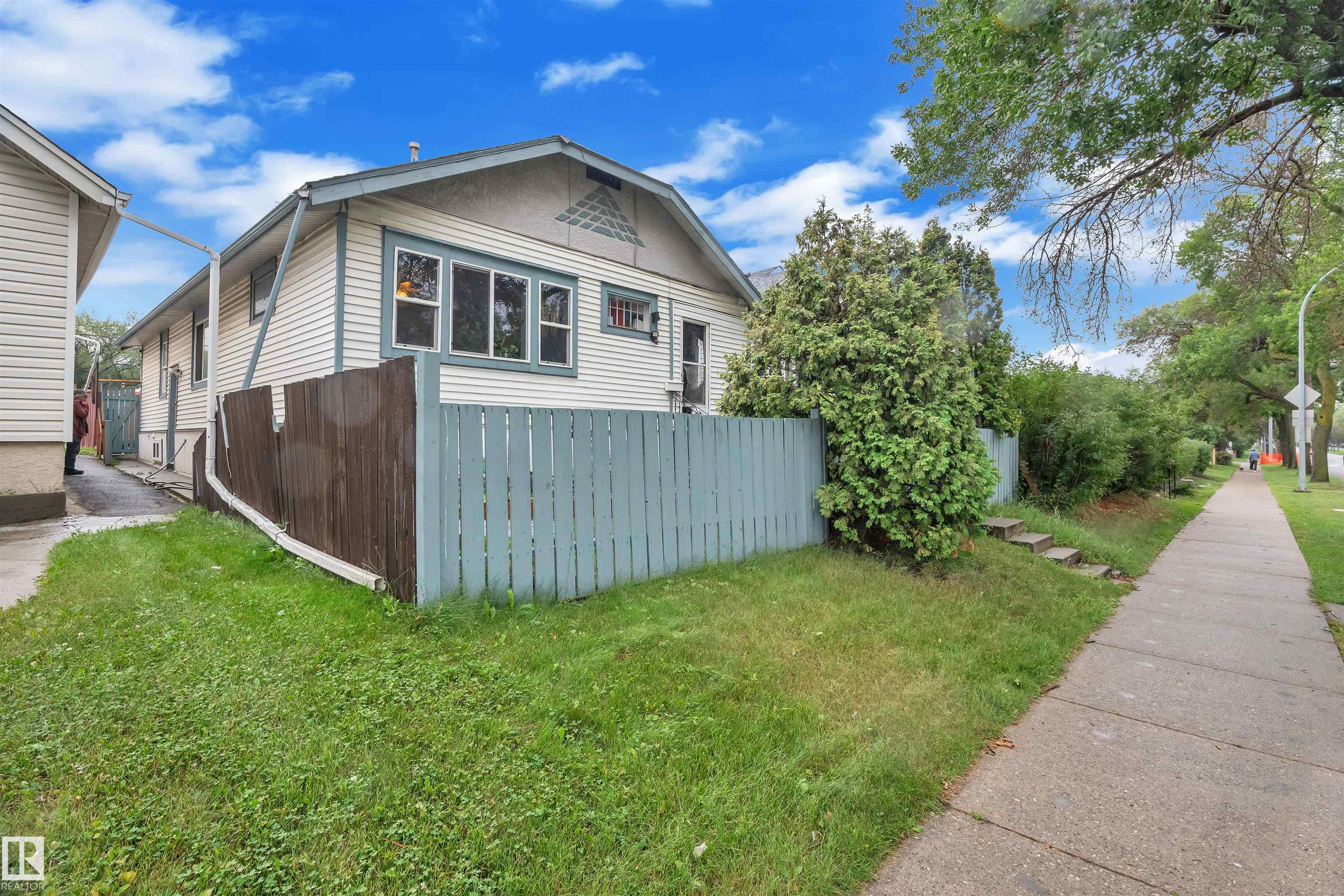 97 St Nw Unit 11725 St, Edmonton, AB T5G 1Y3