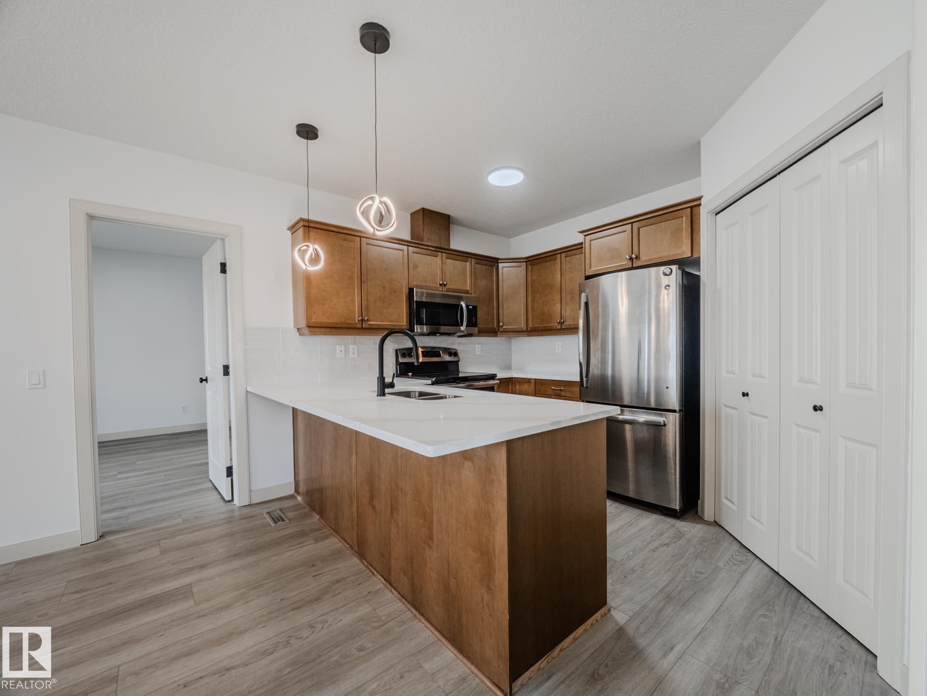 2565 Hanna Crescent Northwest #unit 33, Edmonton, AB T6R 0M4