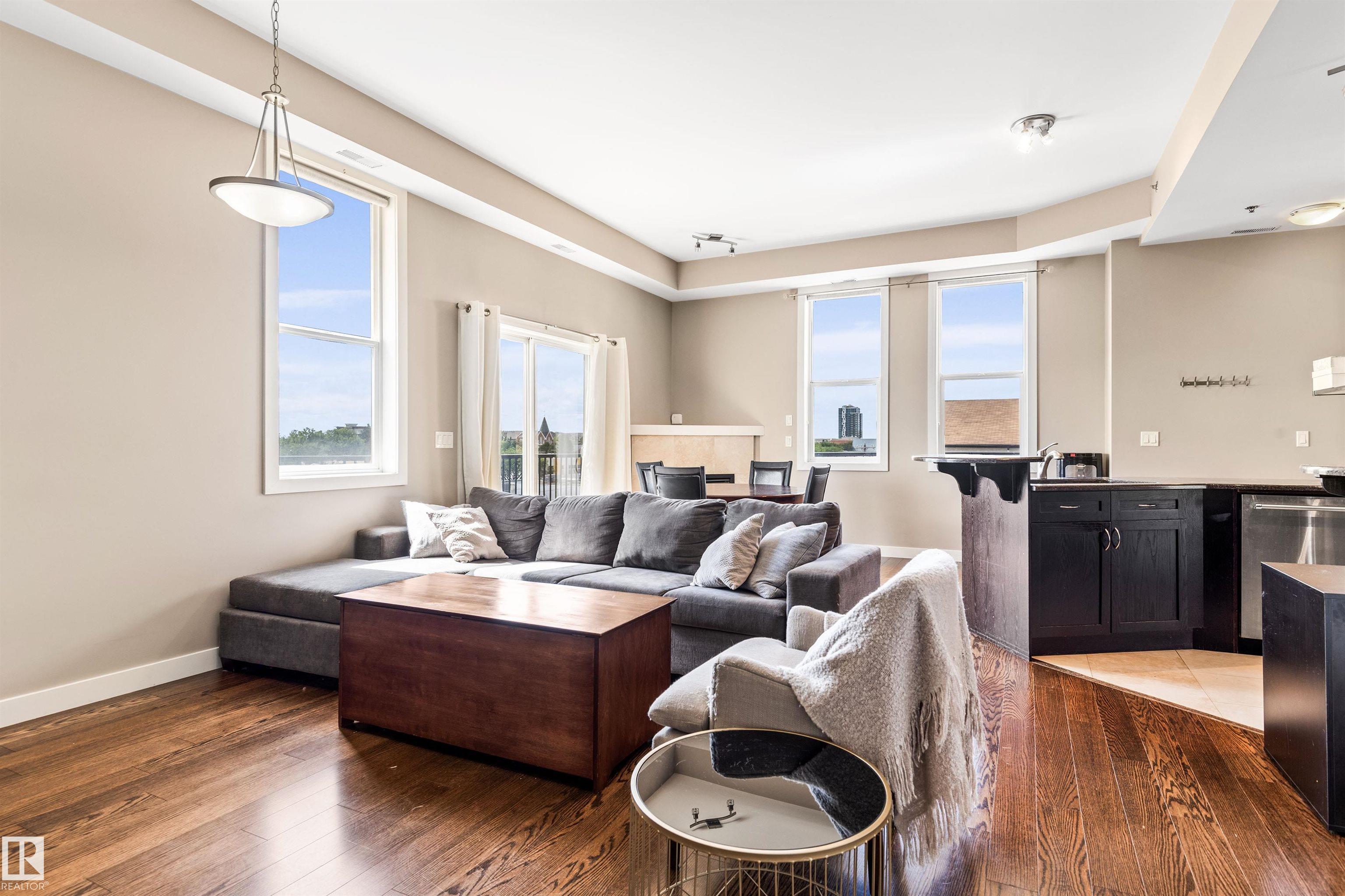 8223 99 Street Northwest #403, Edmonton, AB T6E 3T1