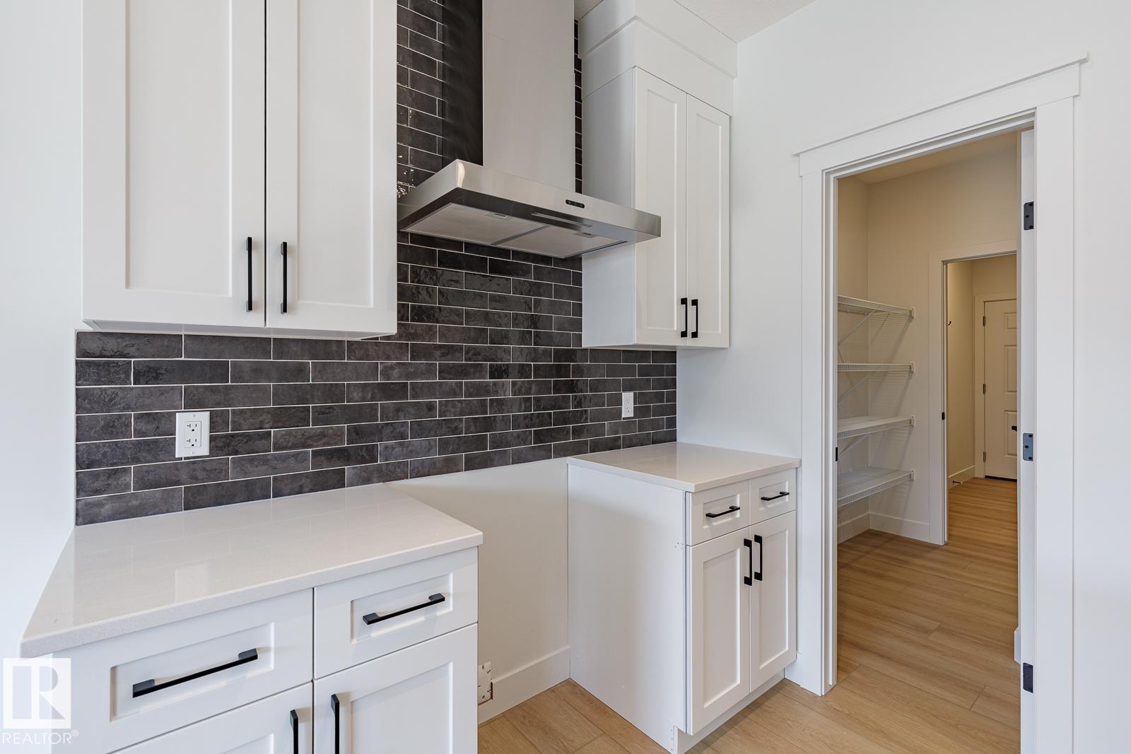 18 Av Sw Unit 15679 Ave, Edmonton, AB T6W 5E1