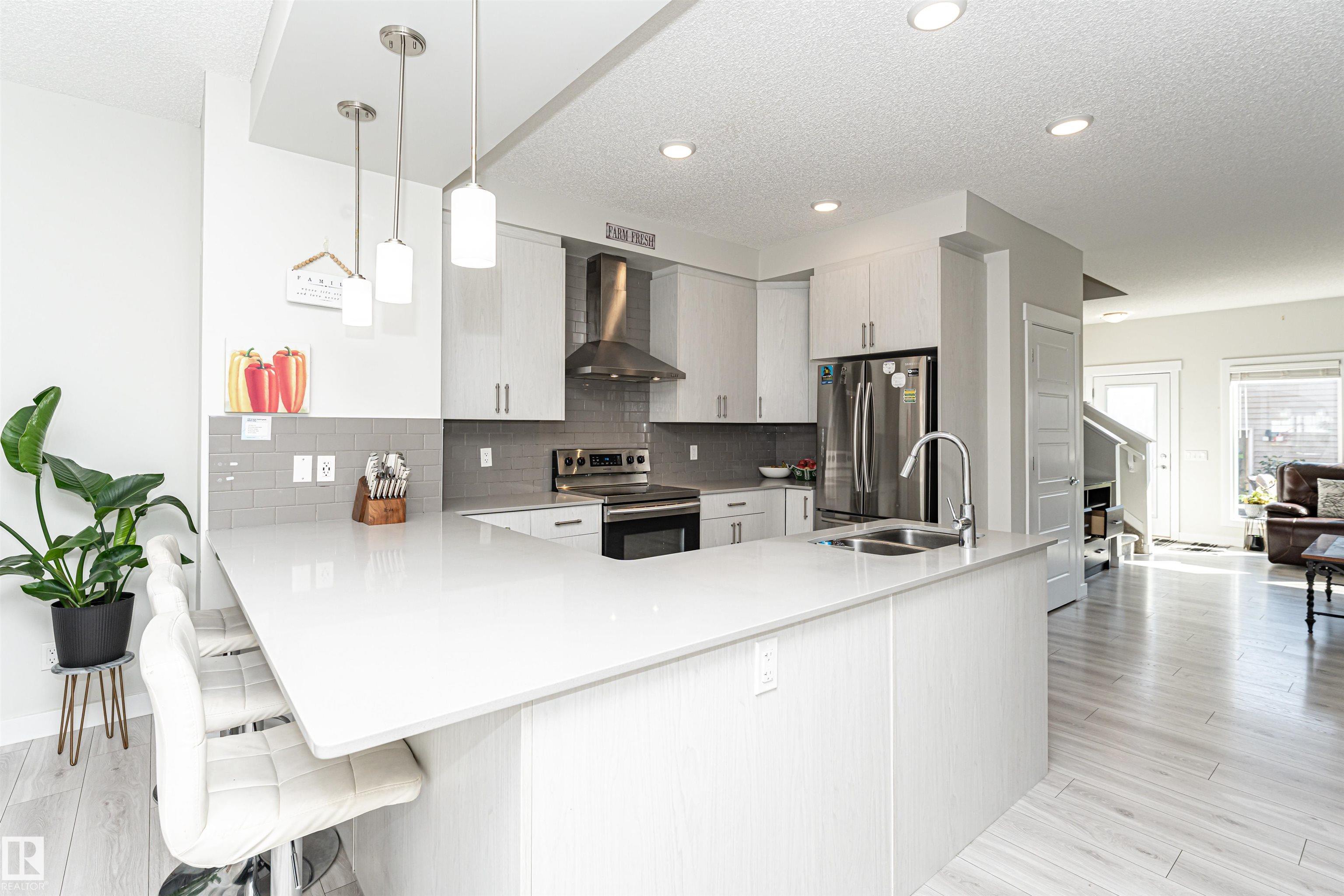 636 Orchards Bv Blvd SW, Edmonton, AB T6X 2L4