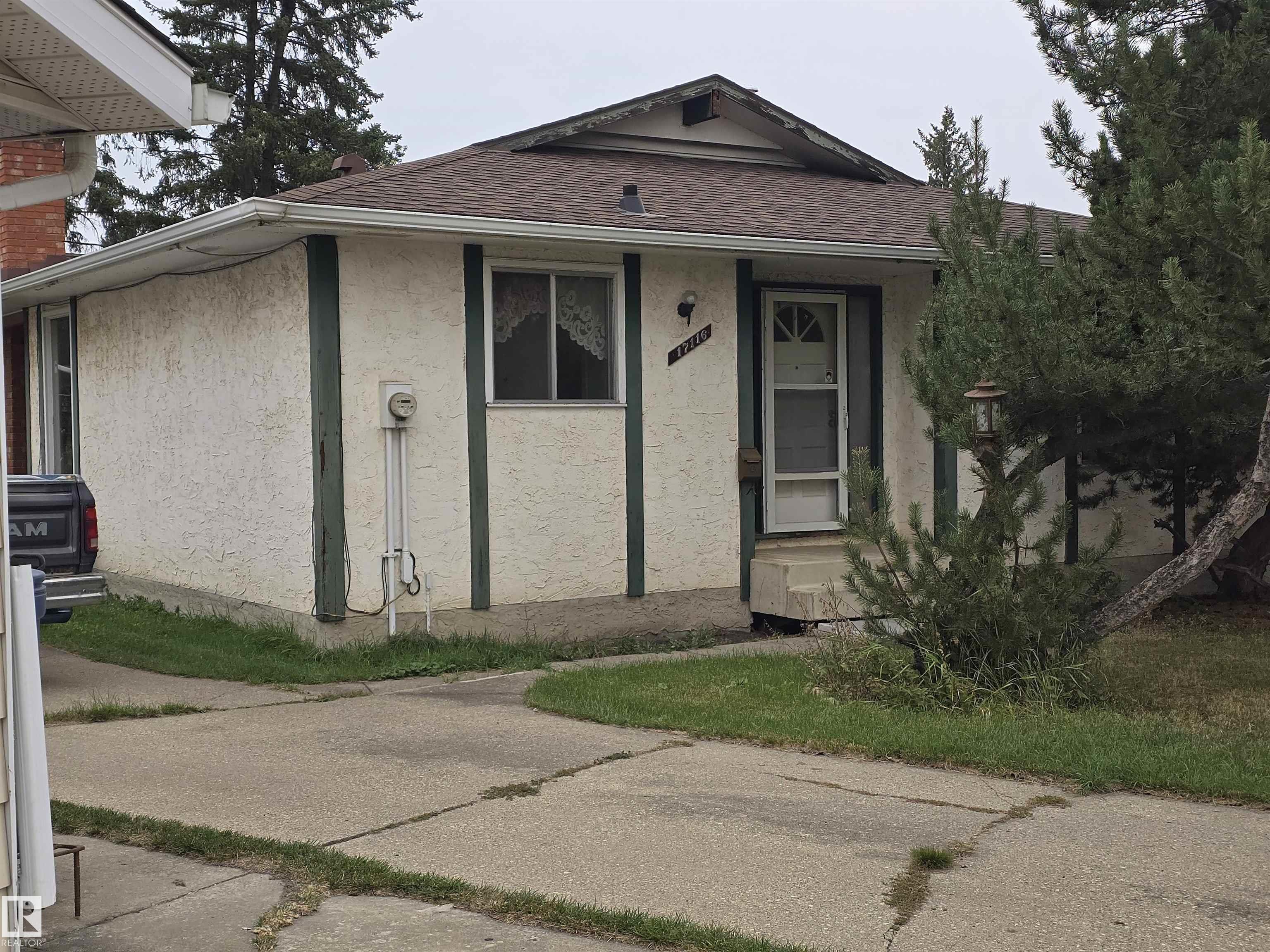 81 Av Nw Unit 17116 Ave, Edmonton, AB T5C 1N9