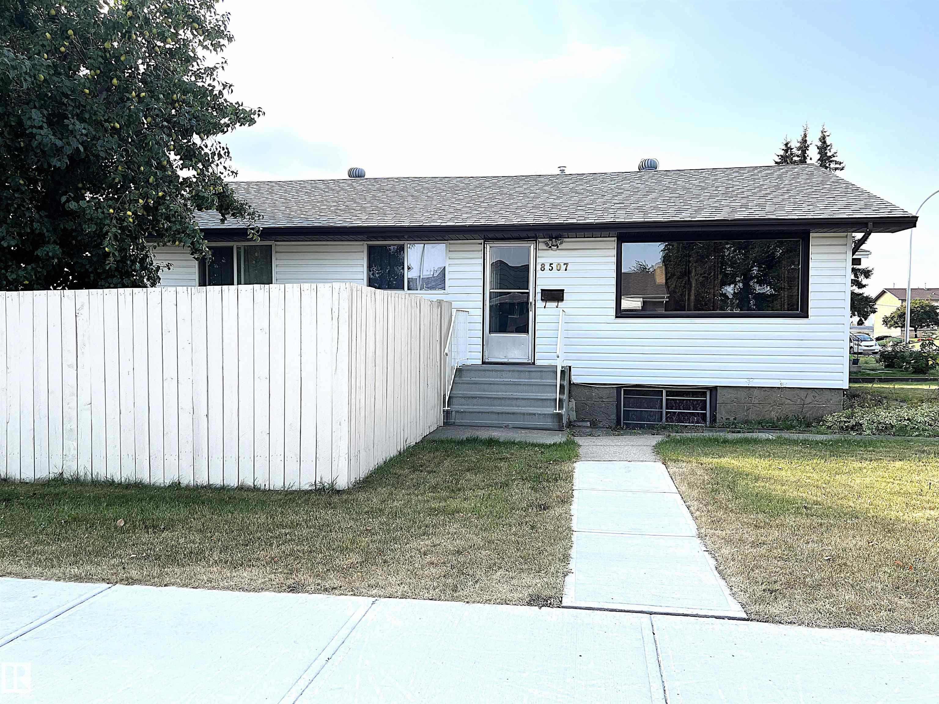 8509 128 Av Nw Unit 8507 Ave, Edmonton, AB T5E 0E9