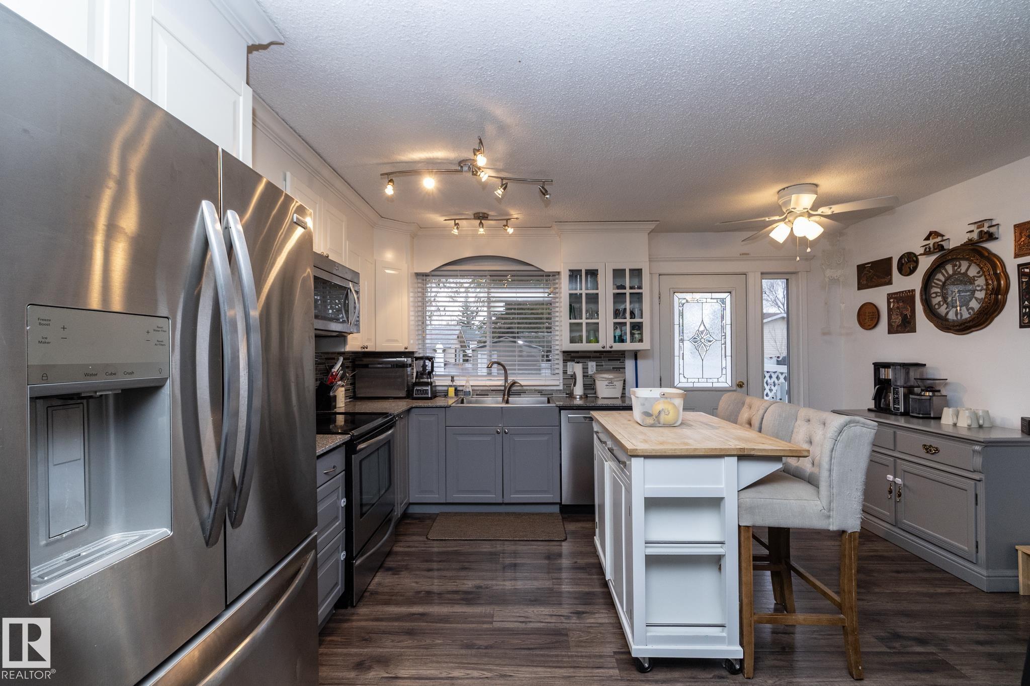 73 S Park Dr, Leduc, AB T9E 4X5