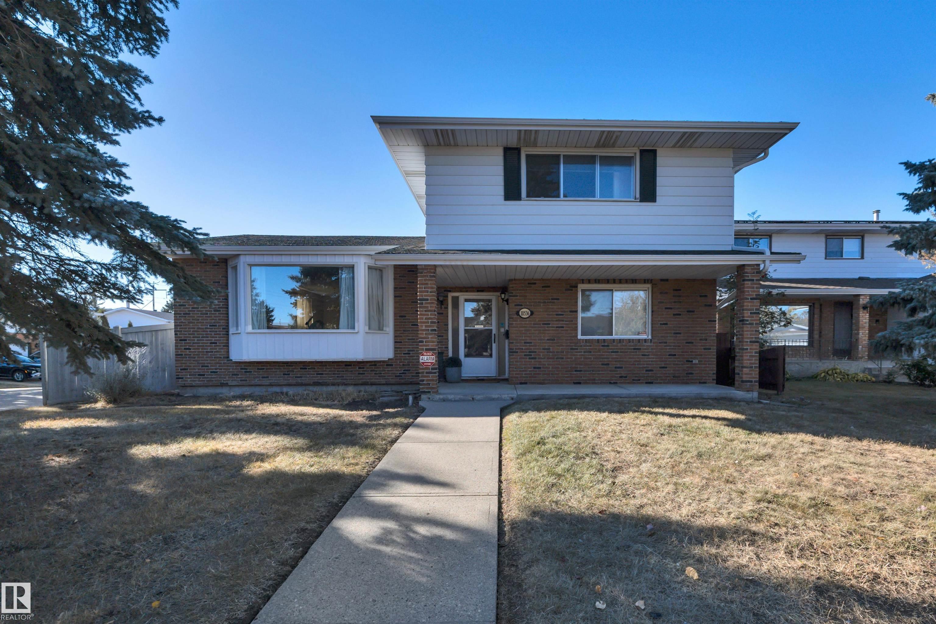 30 Av Nw Unit 10536 Ave, Edmonton, AB T6J 2Y2