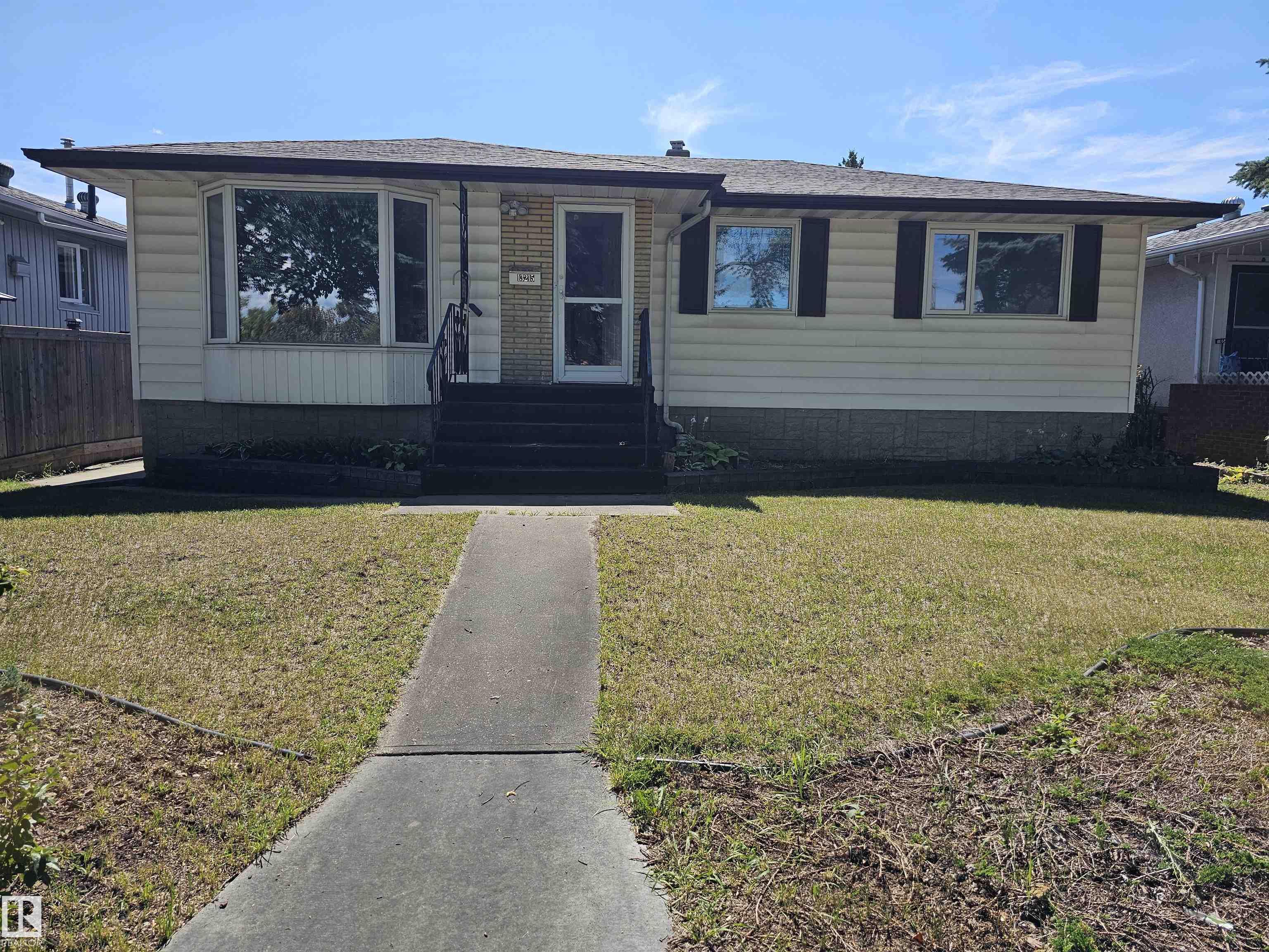 116 Av Nw Unit 13215 Ave, Edmonton, AB T5M 3E1