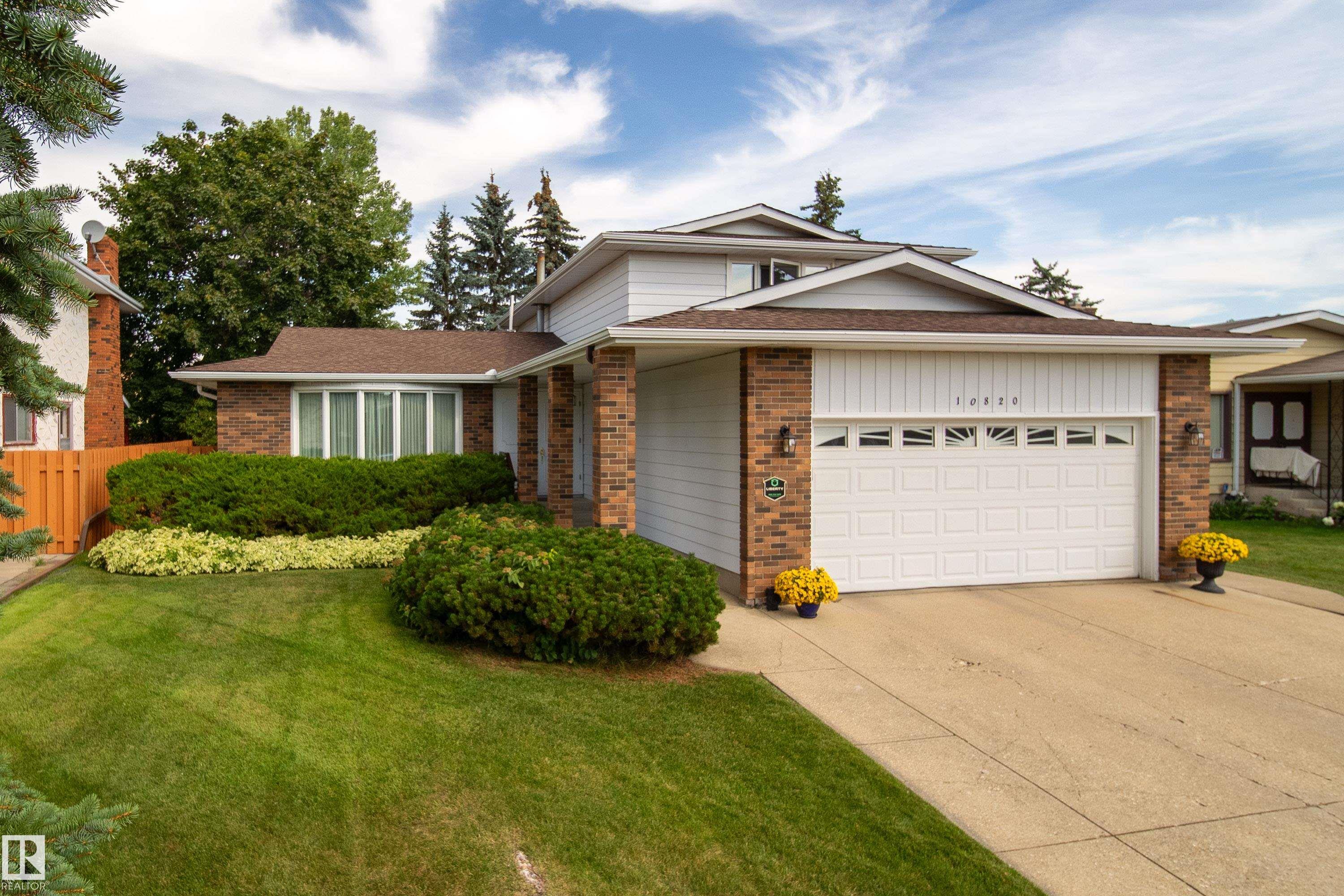 42 Av Nw Unit 10820 Ave #a, Edmonton, AB T6J 2P7