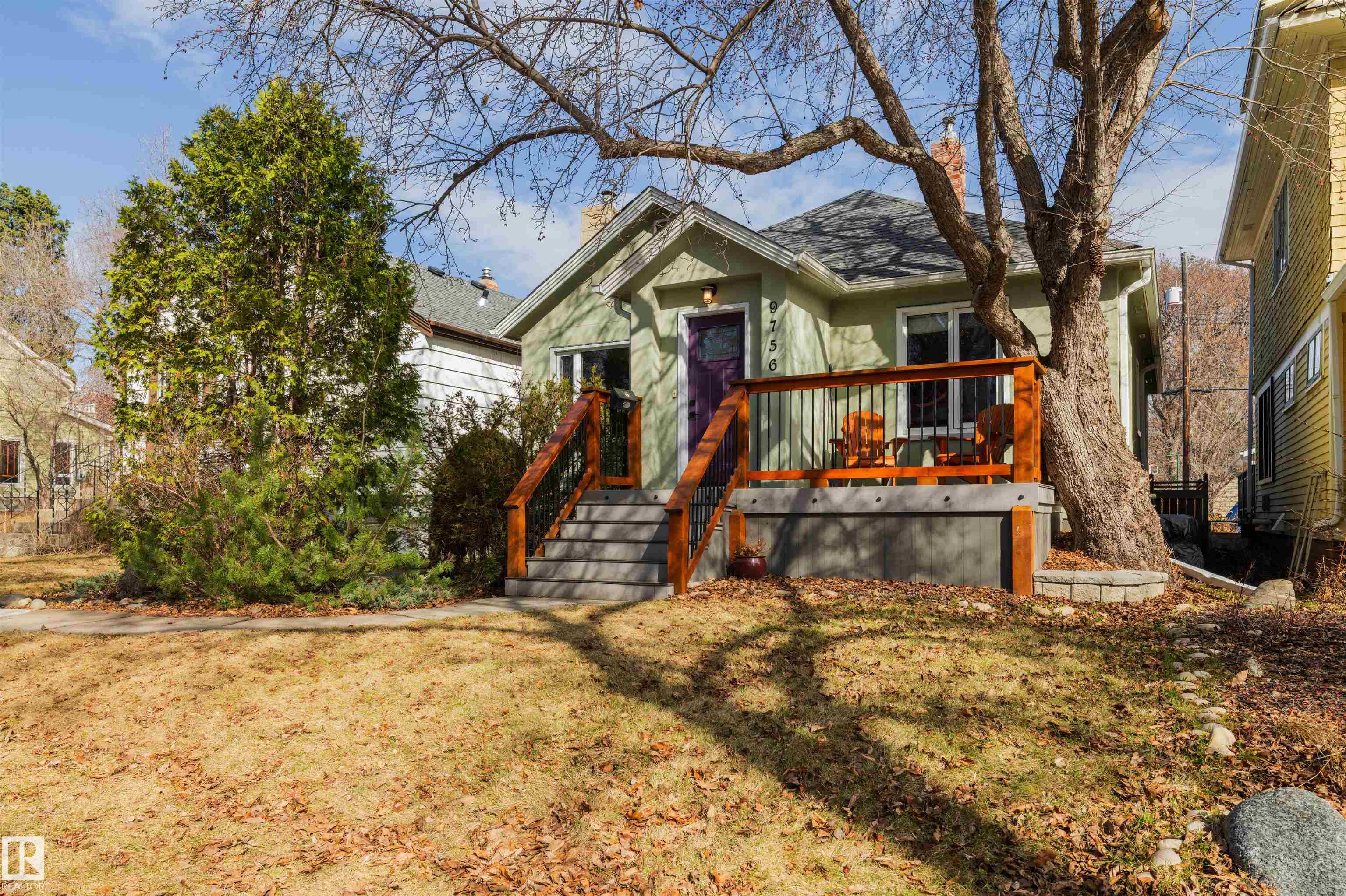 88 Av Nw Unit 9756 Ave, Edmonton, AB T6E 2P9