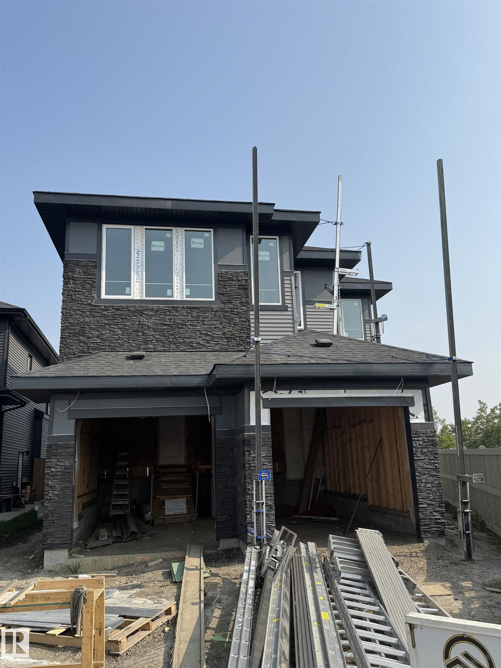 3 St Nw Unit 17107 St, Edmonton, AB T5Y 4G8