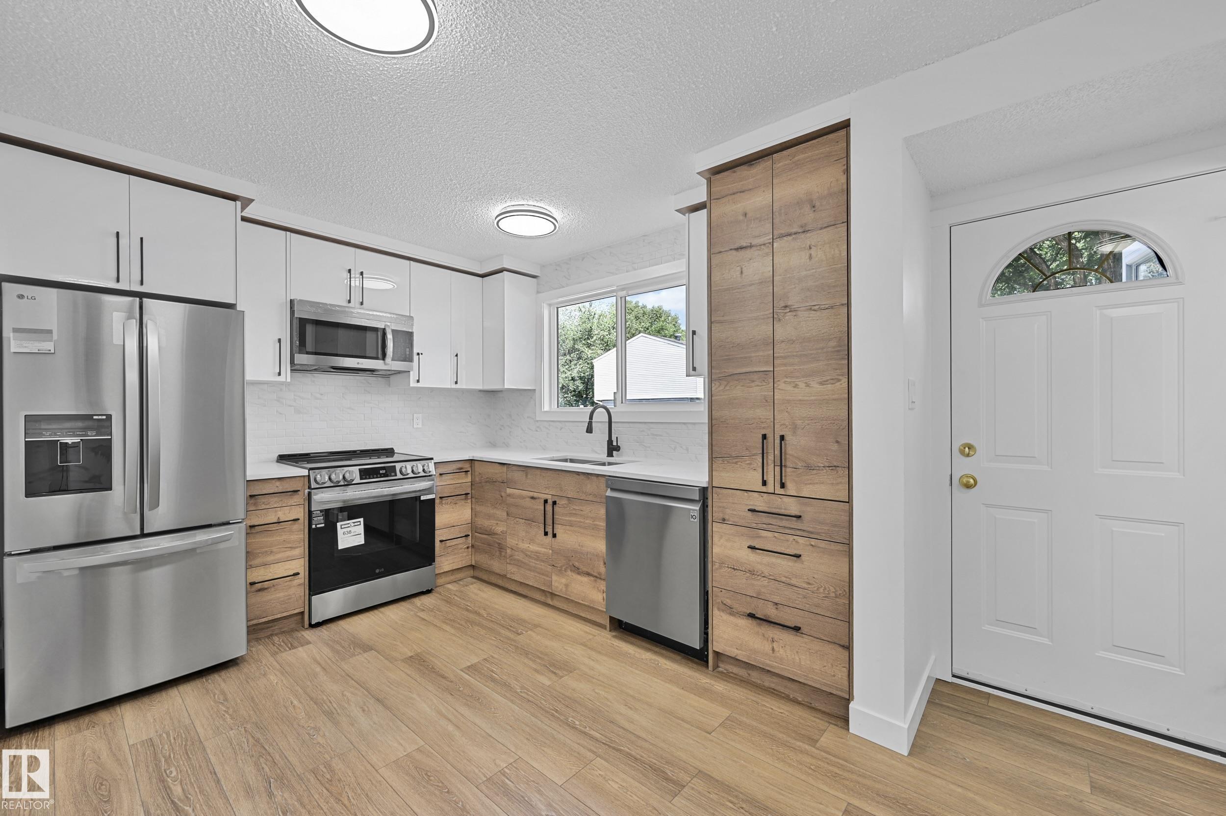 416 Hermitage Rd NW, Edmonton, AB T5A 3K9