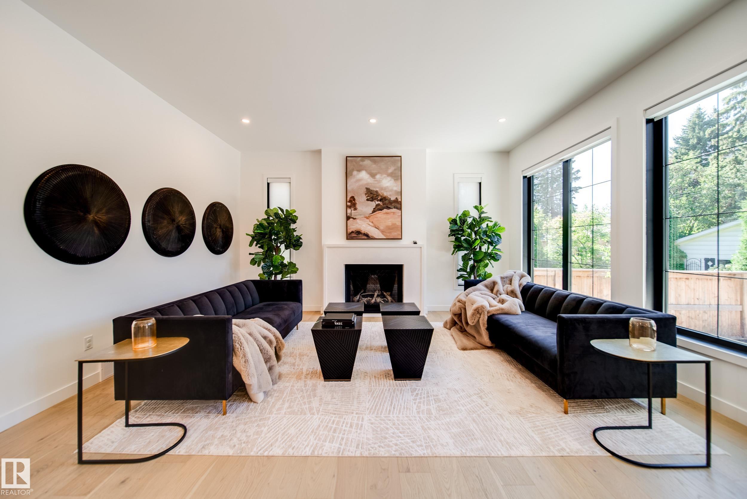 134 St Nw Unit 10522 St, Edmonton, AB T5N 2B5