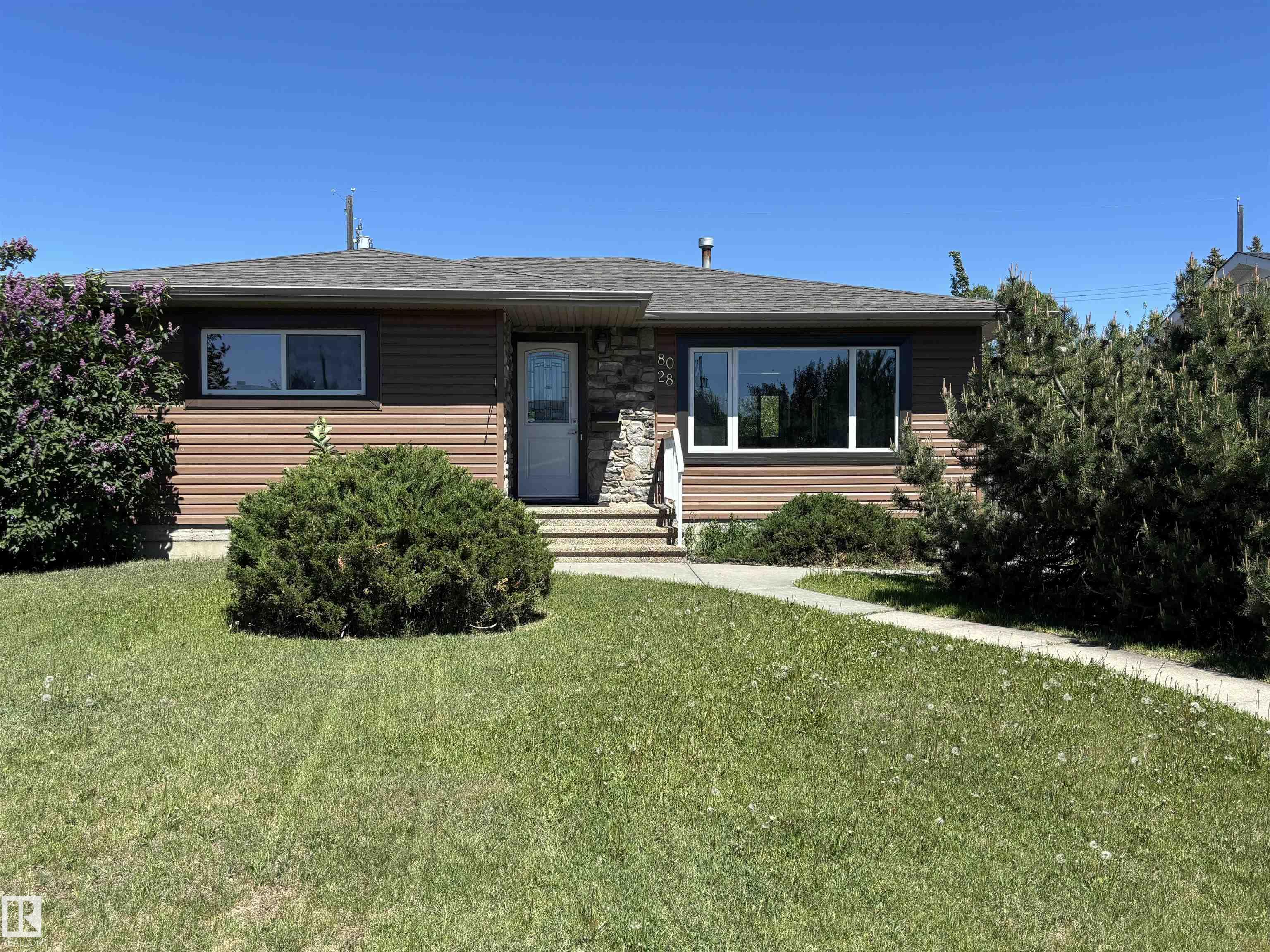 134 Av Nw Unit 8028 Ave #a, Edmonton, AB T5C 2G9