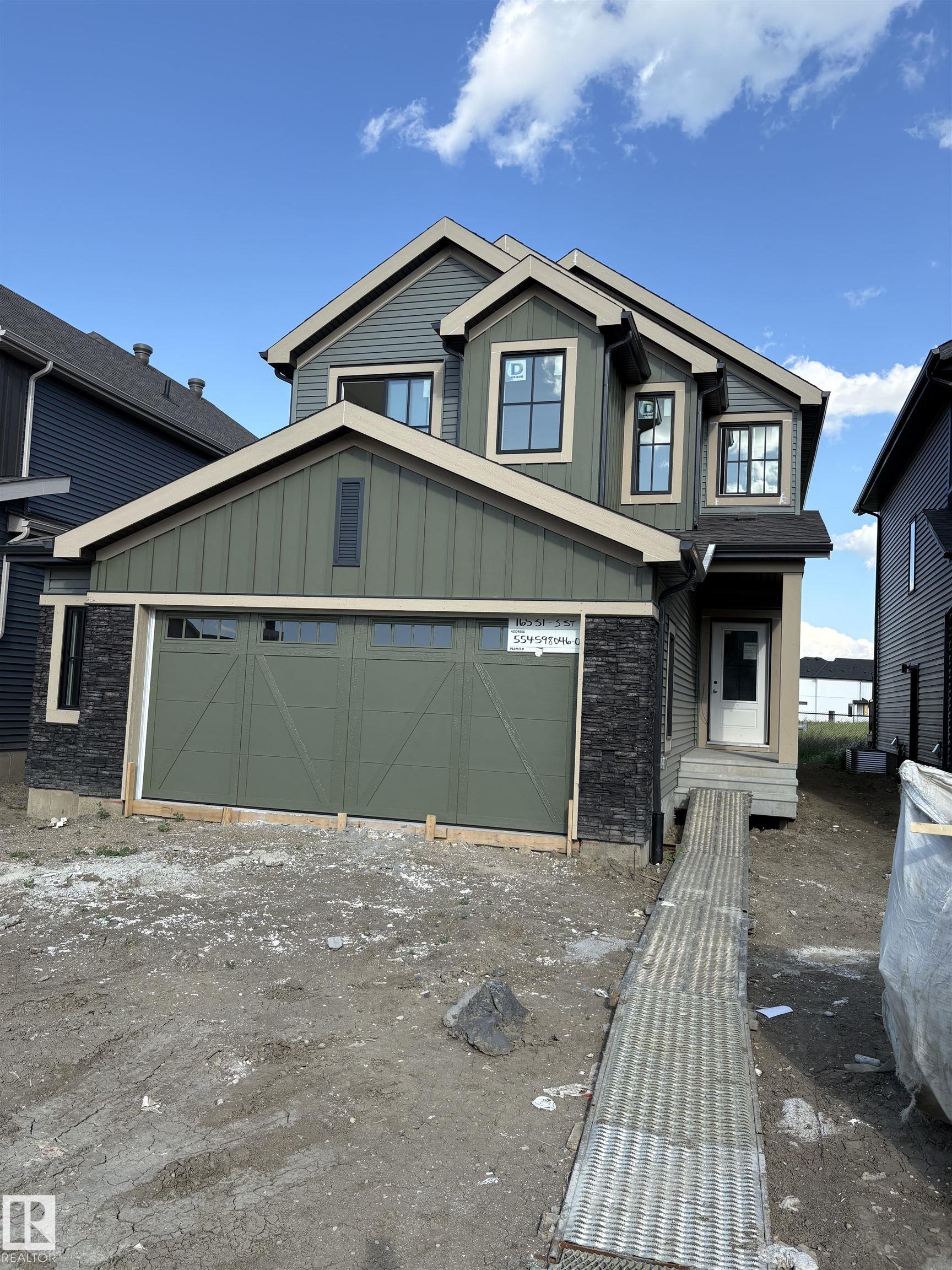 3 St Ne Unit 16531 St, Edmonton, AB T5Y 4E9