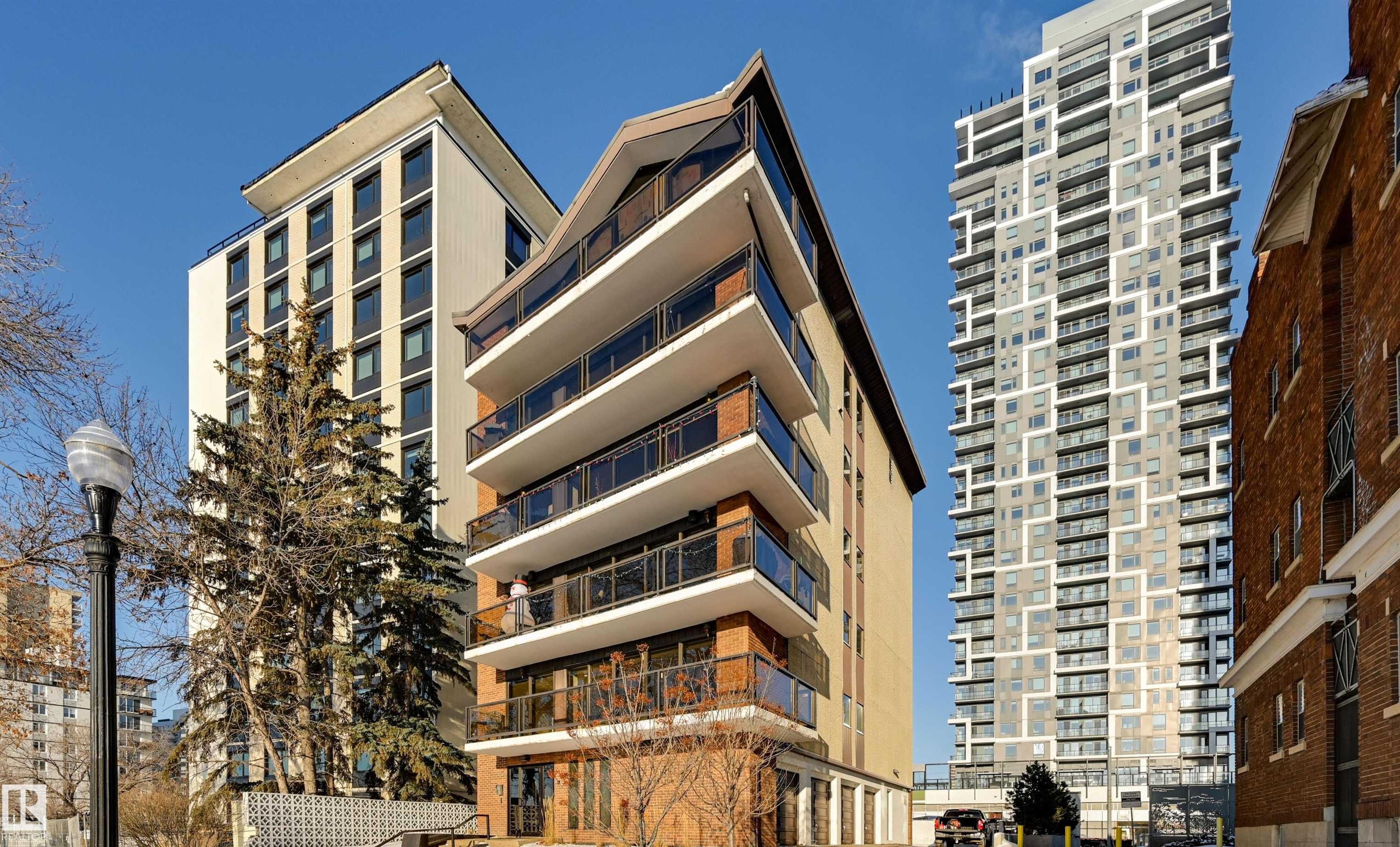 100 Av Nw Unit 11960 Ave, Edmonton, AB T5K 0K5