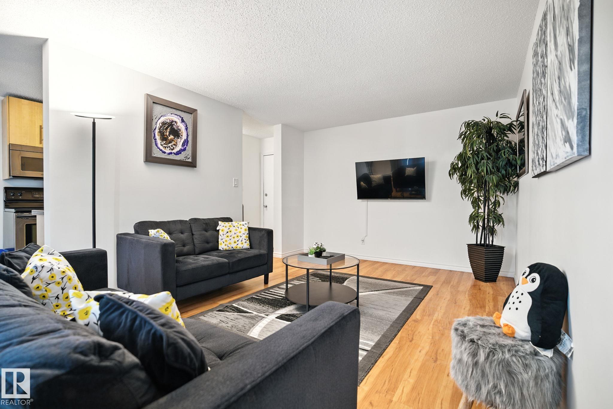 10149 83 Avenue Northwest #202, Edmonton, AB T6E 2C5