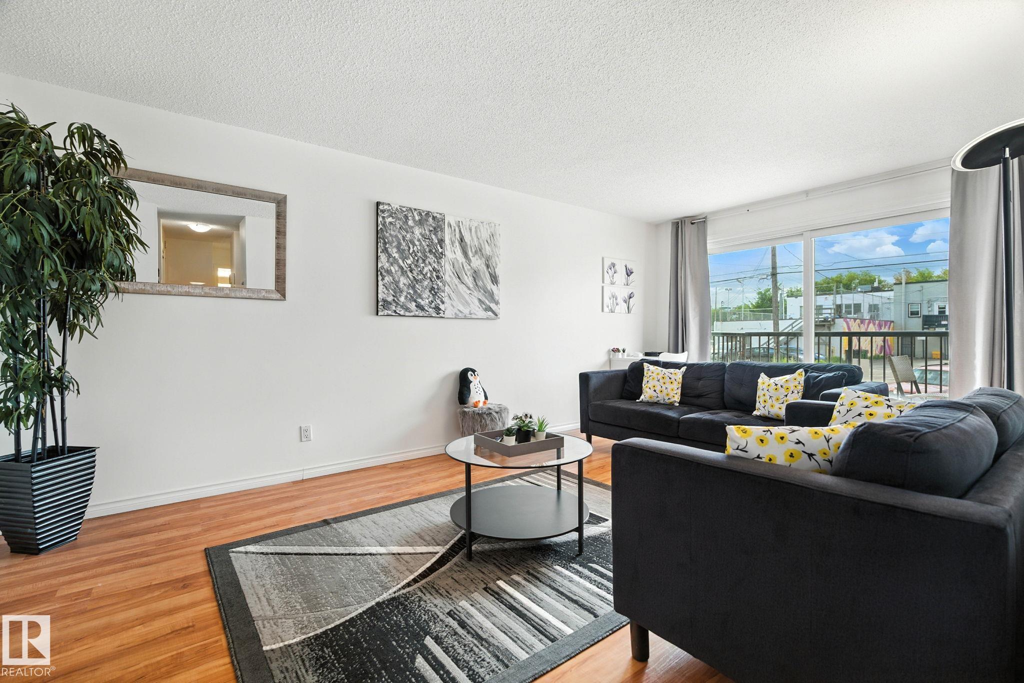10149 83 Avenue Northwest #202, Edmonton, AB T6E 2C5