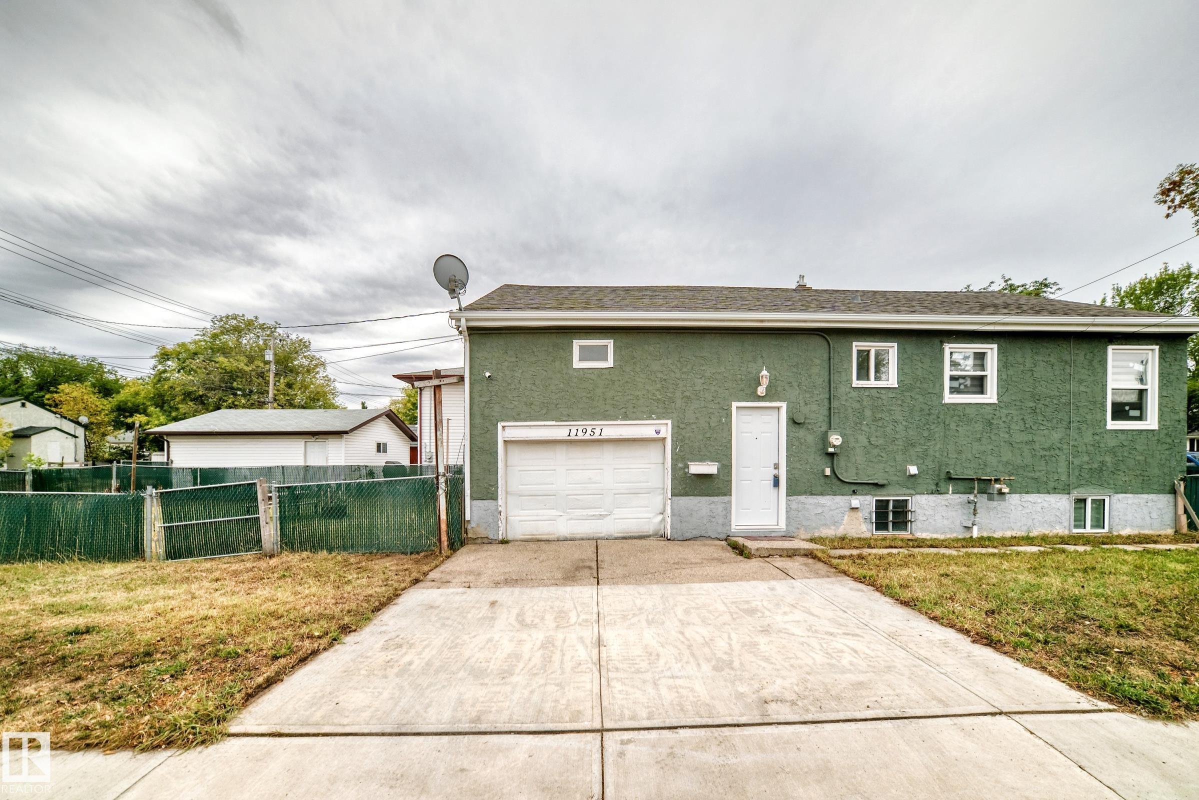 77 St Nw Unit 11951 St, Edmonton, AB T5B 2G5
