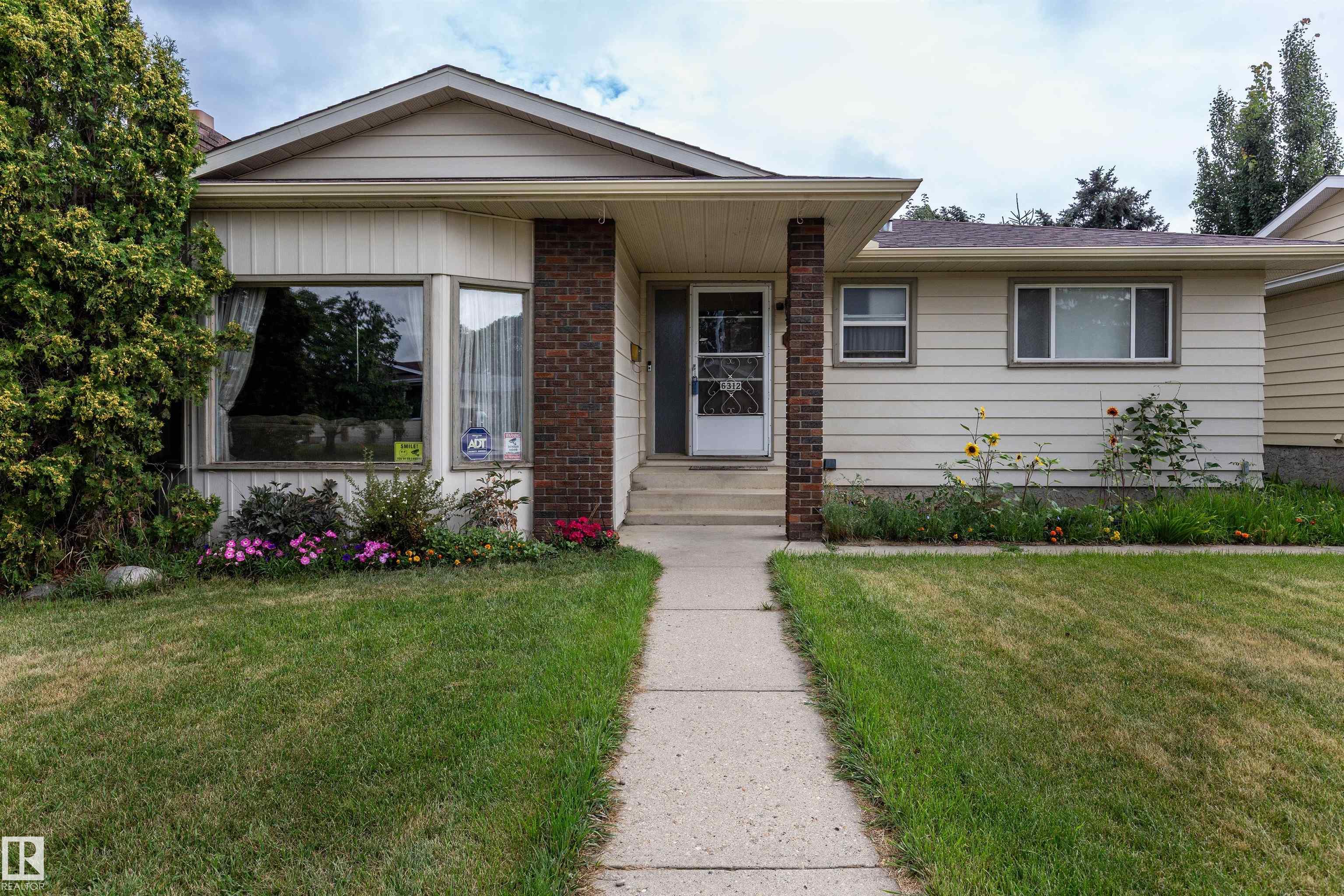17 Av Nw Unit 6312 Ave, Edmonton, AB T6L 1N4
