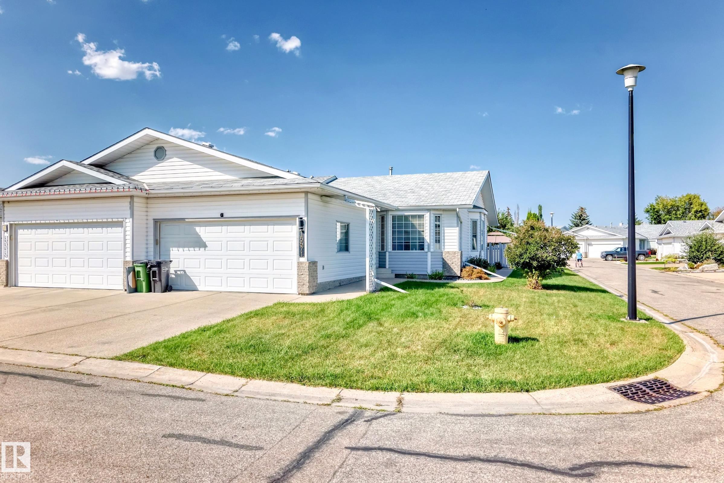 59 St Nw Unit 15571 St #a, Edmonton, AB T5Y 2N9