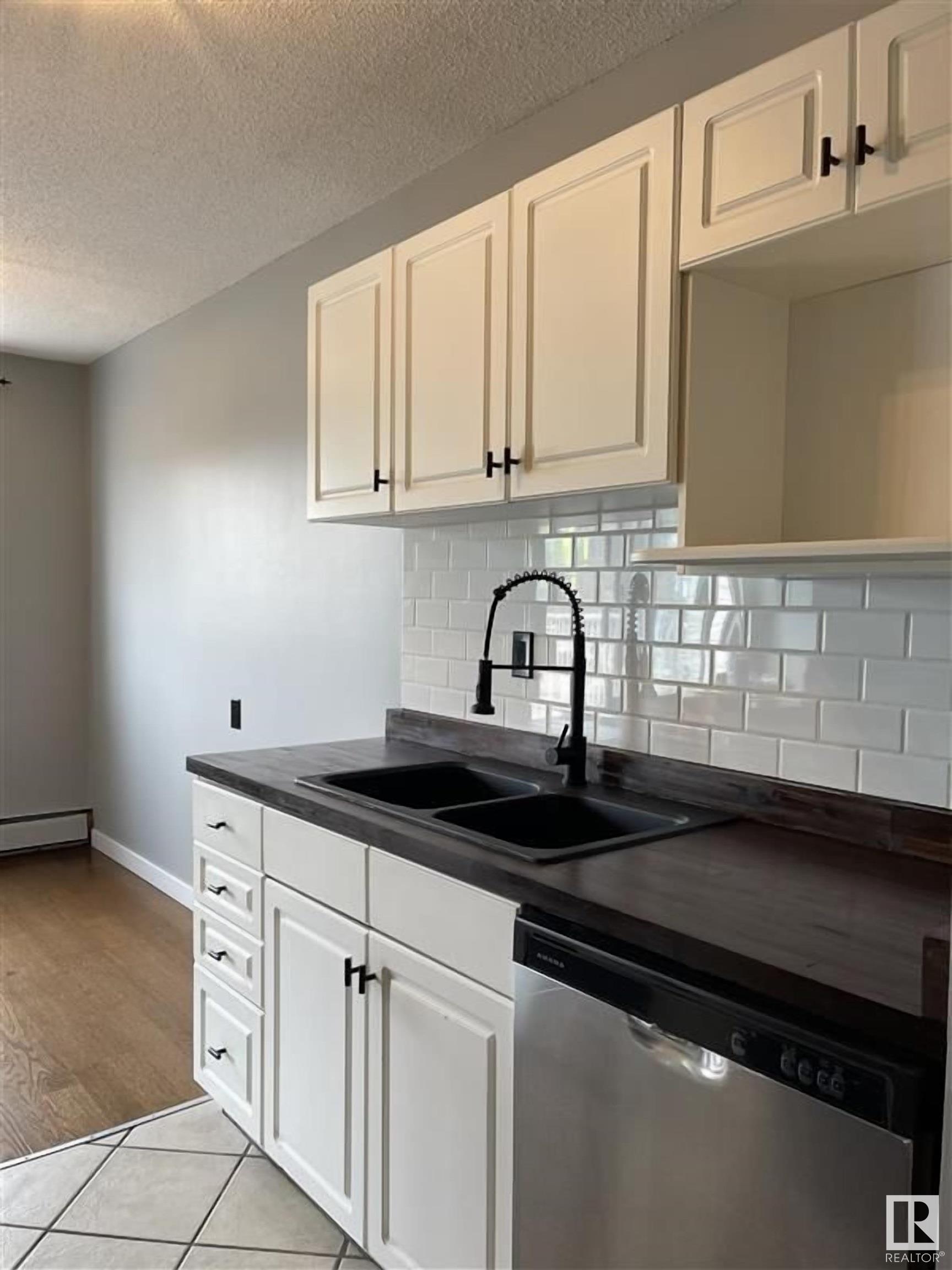 11219 103a Avenue Northwest #11, Edmonton, AB T5K 2E4