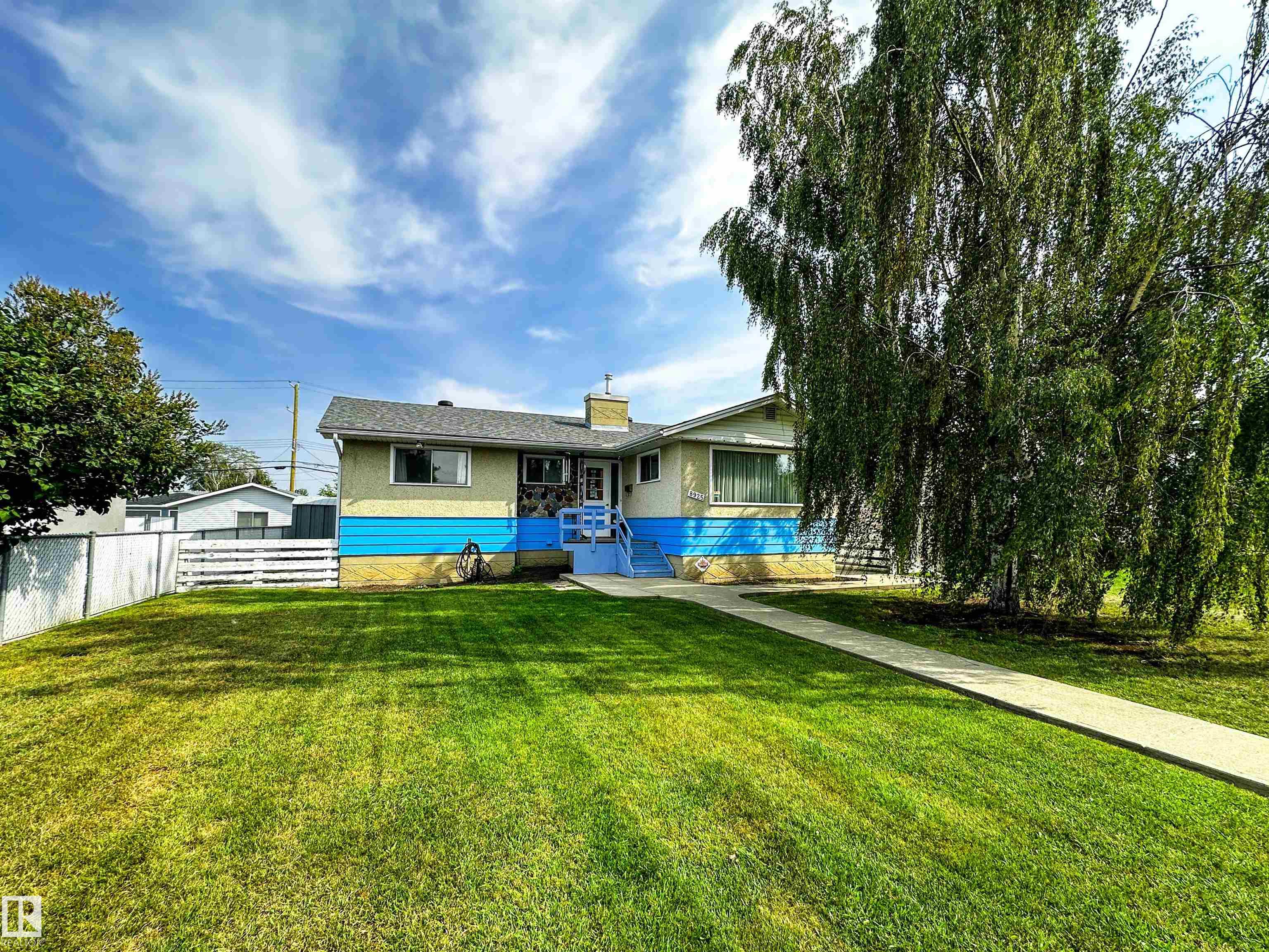 154 St Nw Unit 8925 St, Edmonton, AB T5R 1S9