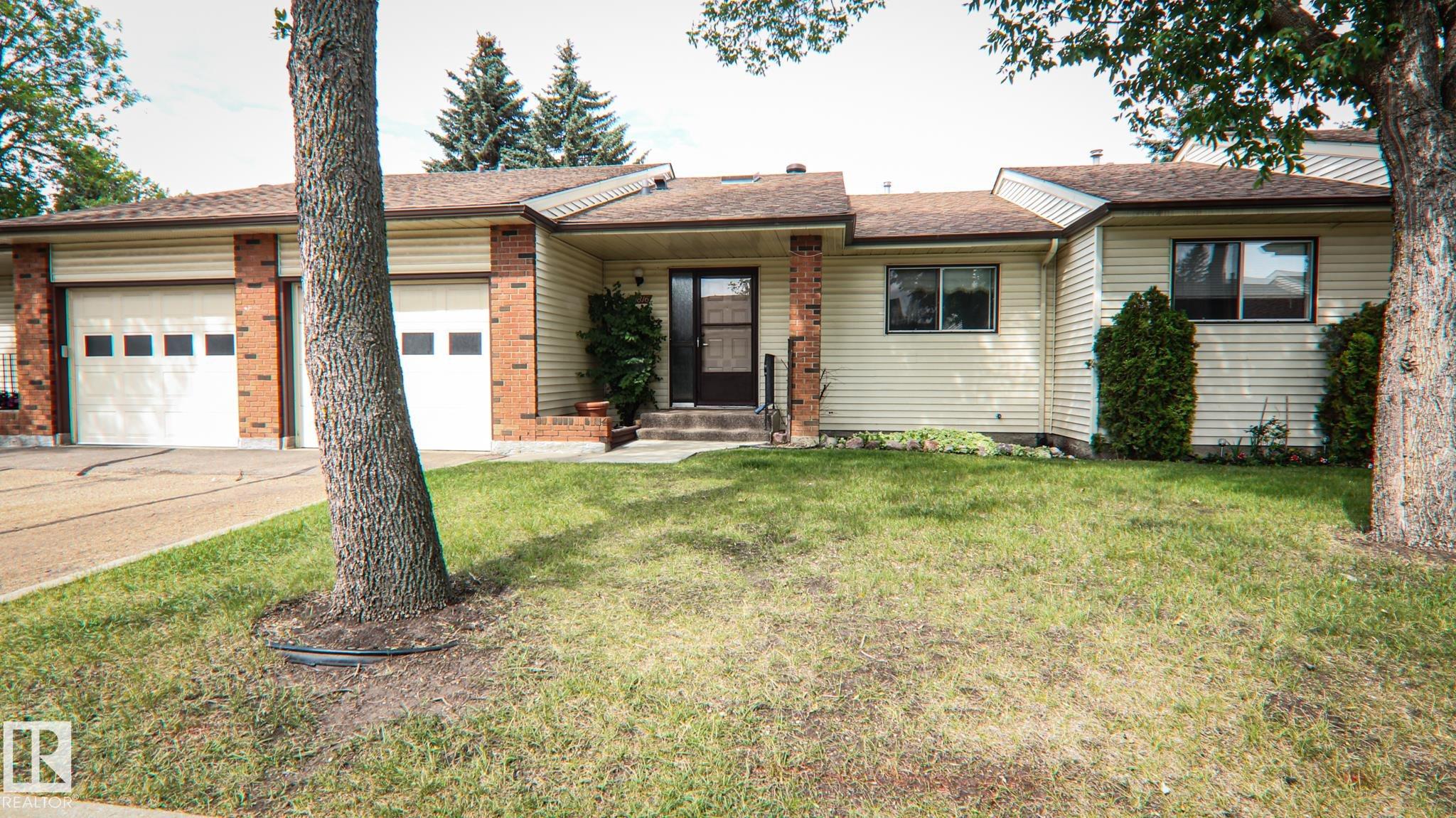11 Av Nw Unit 10816 Ave, Edmonton, AB T6J 6J1