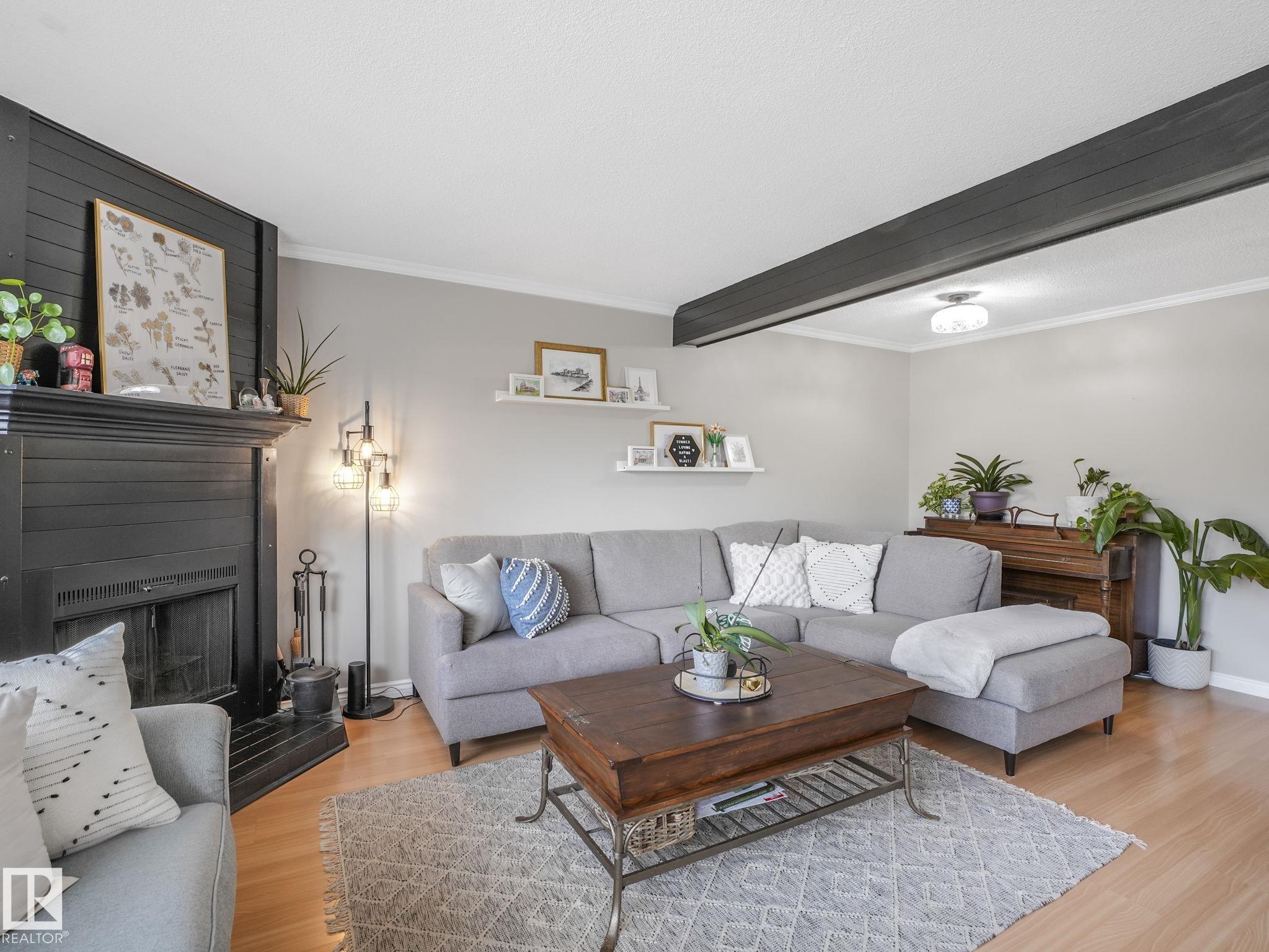 42 Av Nw Unit 3515 Ave, Edmonton, AB T6L 5C7