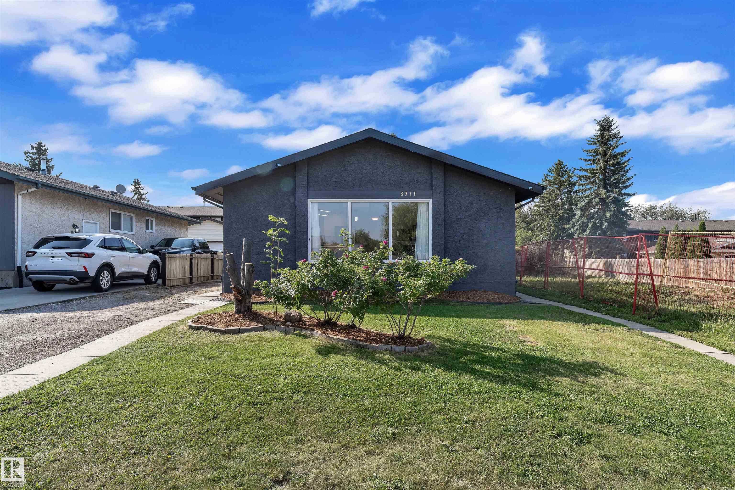 17 Av Nw Unit 3711 Ave #a, Edmonton, AB T6L 2R3