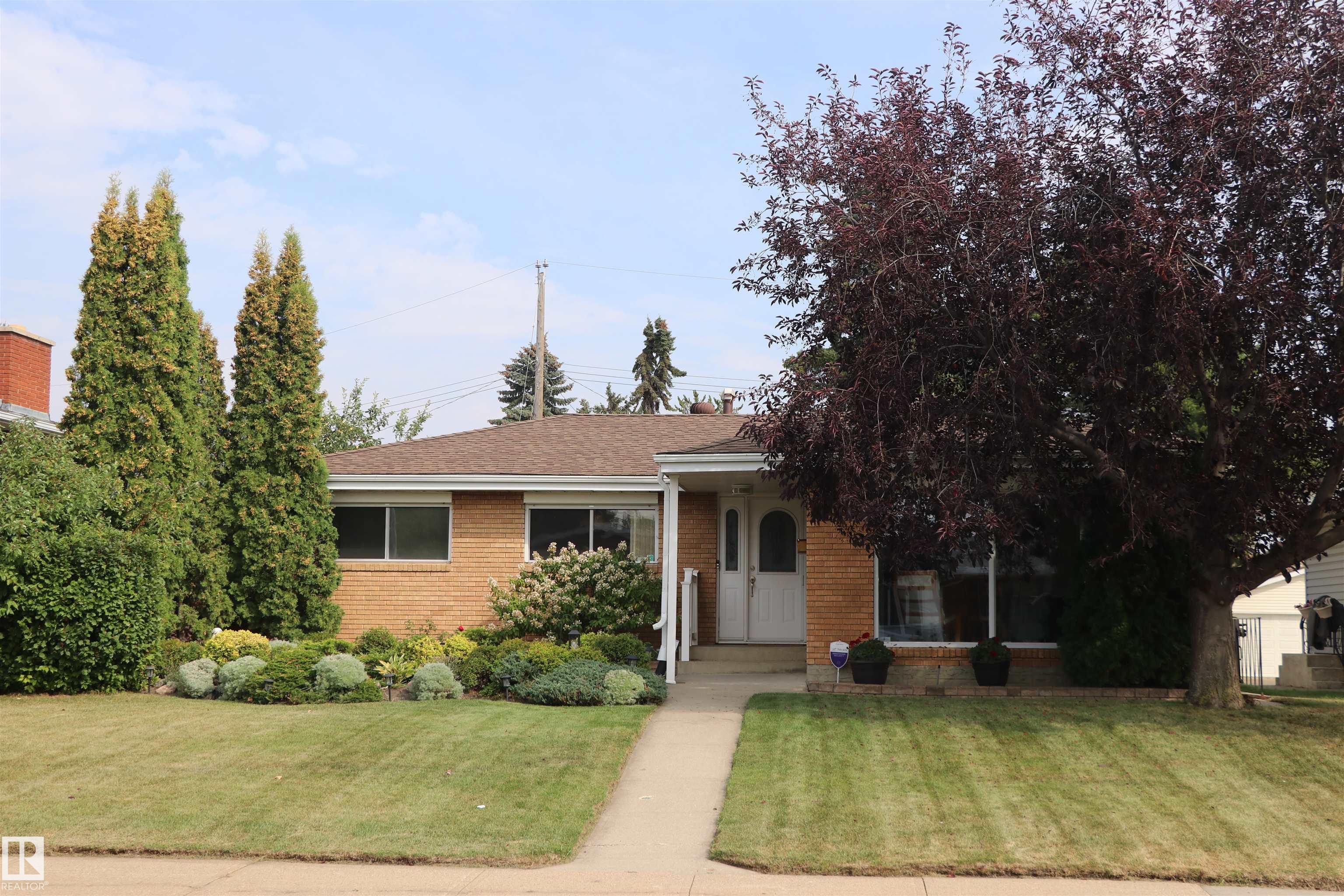 56 St Nw Unit 8707 St, Edmonton, AB T6B 1H8