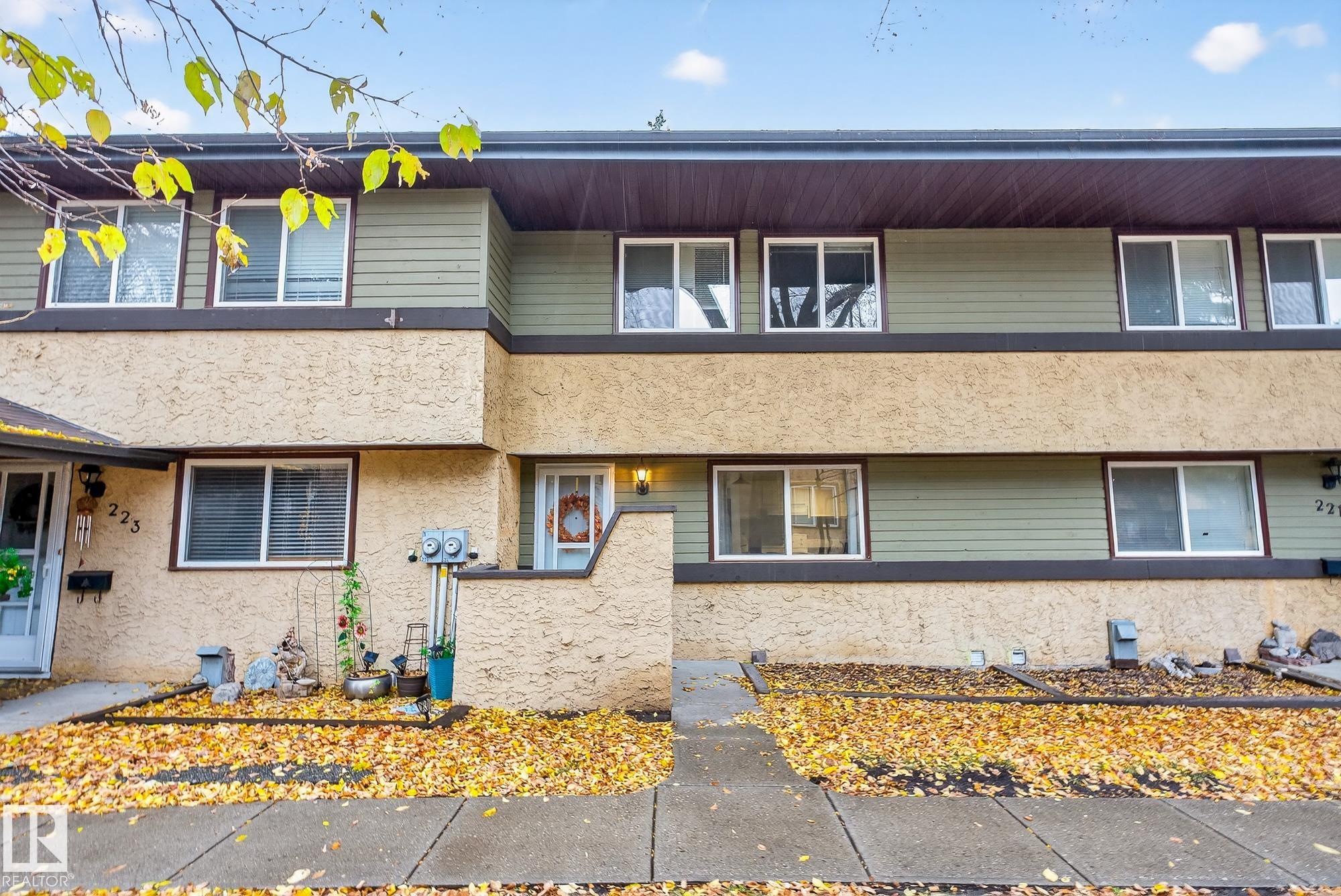 222 Woodbridge Way, Sherwood Park, AB T8A 3Y3