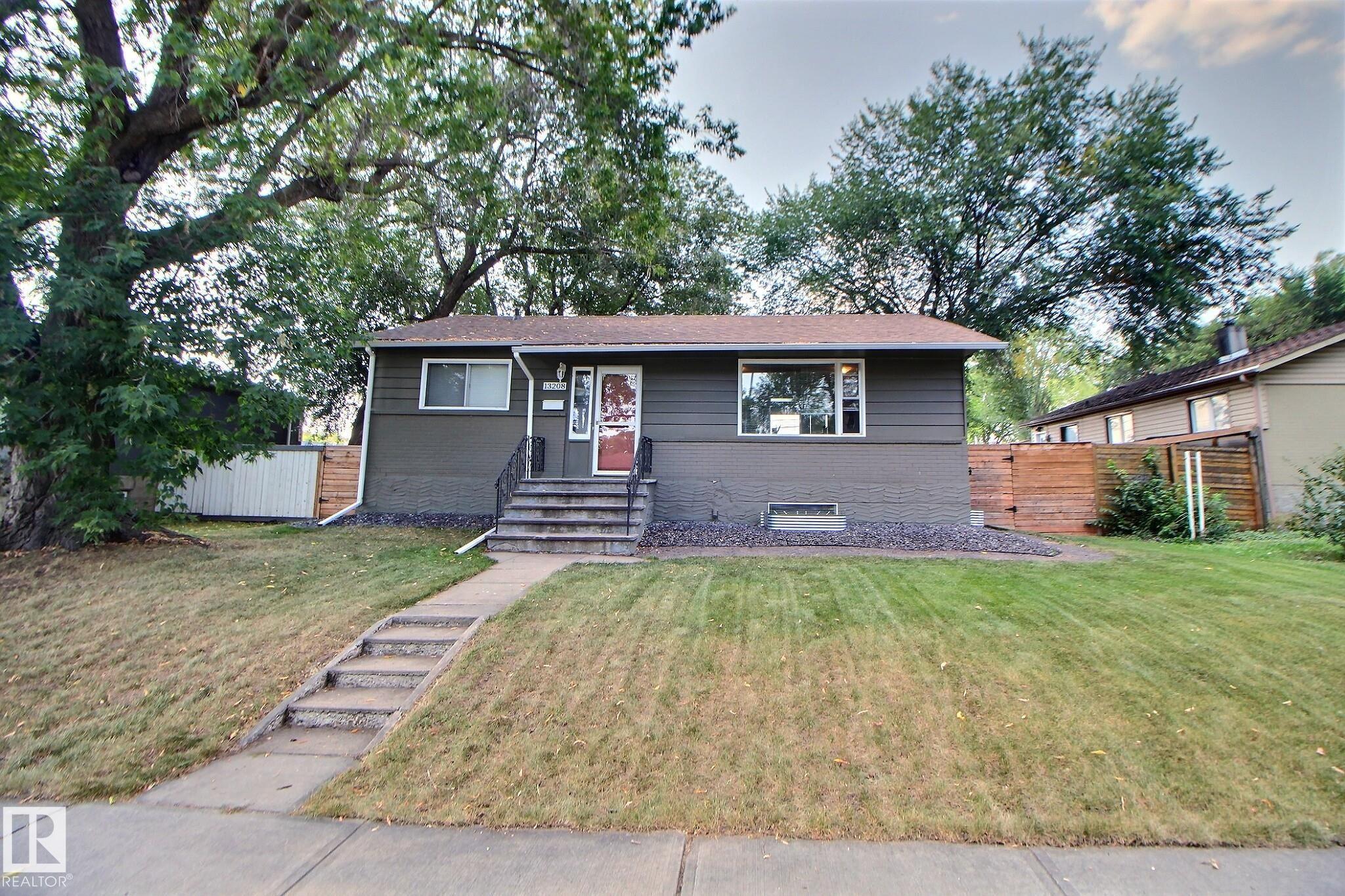 13208 Sherbrooke Ave NW, Edmonton, AB T5G 4G3