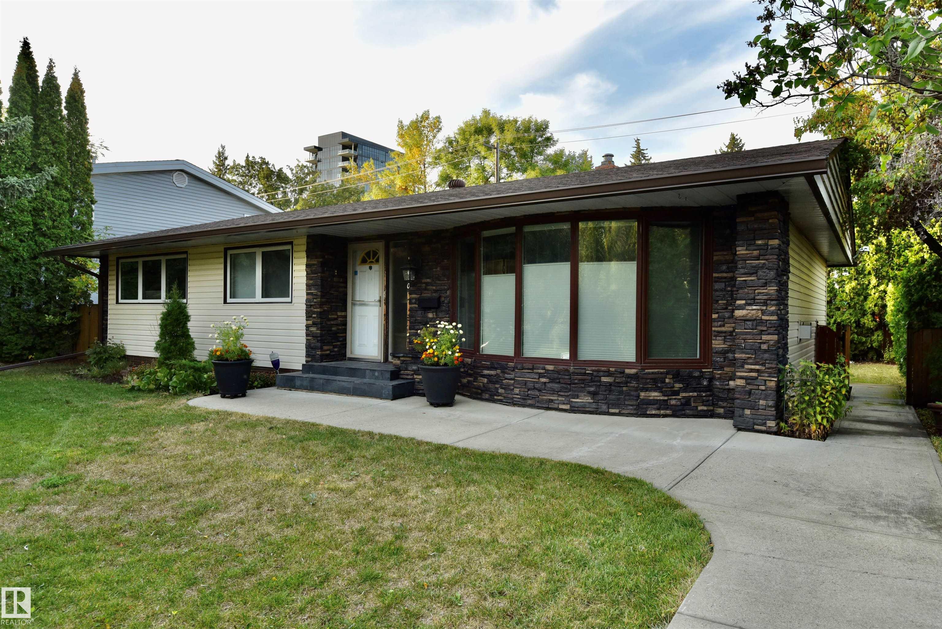 101 Av Nw Unit 13910 Ave #a, Edmonton, AB T5N 0L2