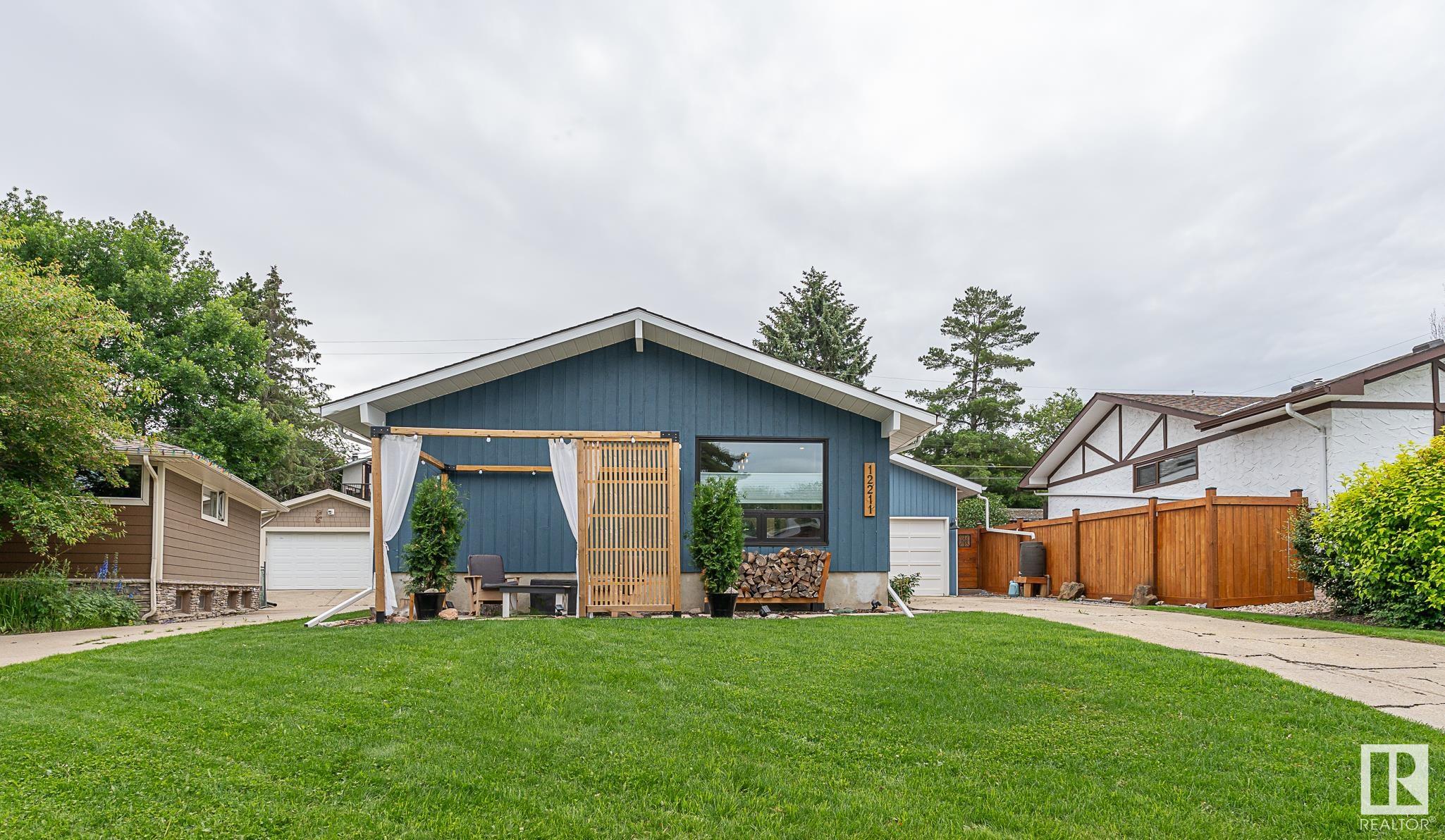 42 Av Nw Unit 12211 Ave #a, Edmonton, AB T6J 0X5