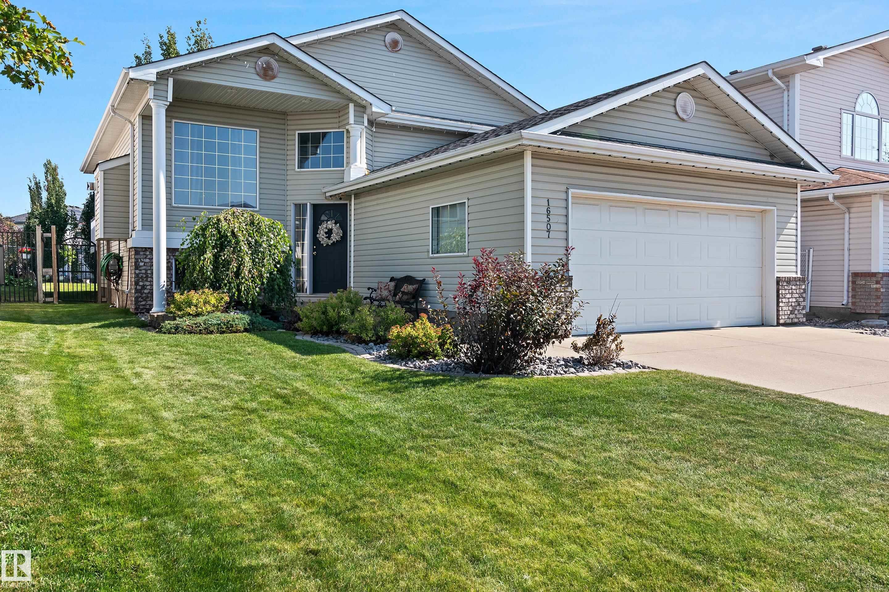 81 St Nw Unit 16507 St, Edmonton, AB T5Z 3J4