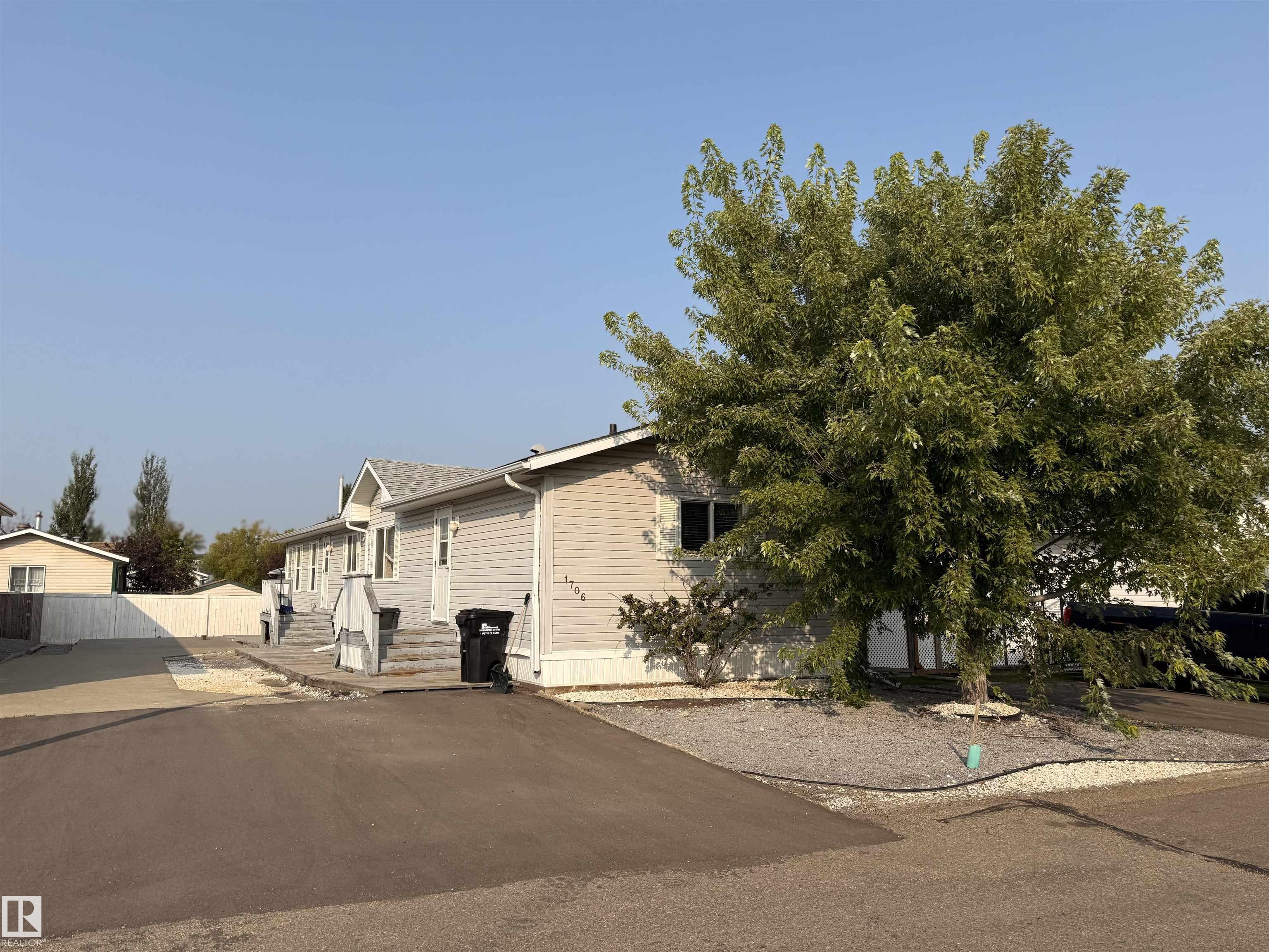 1706 Jubilee Lo Loop, Sherwood Park, AB T8H 2N5