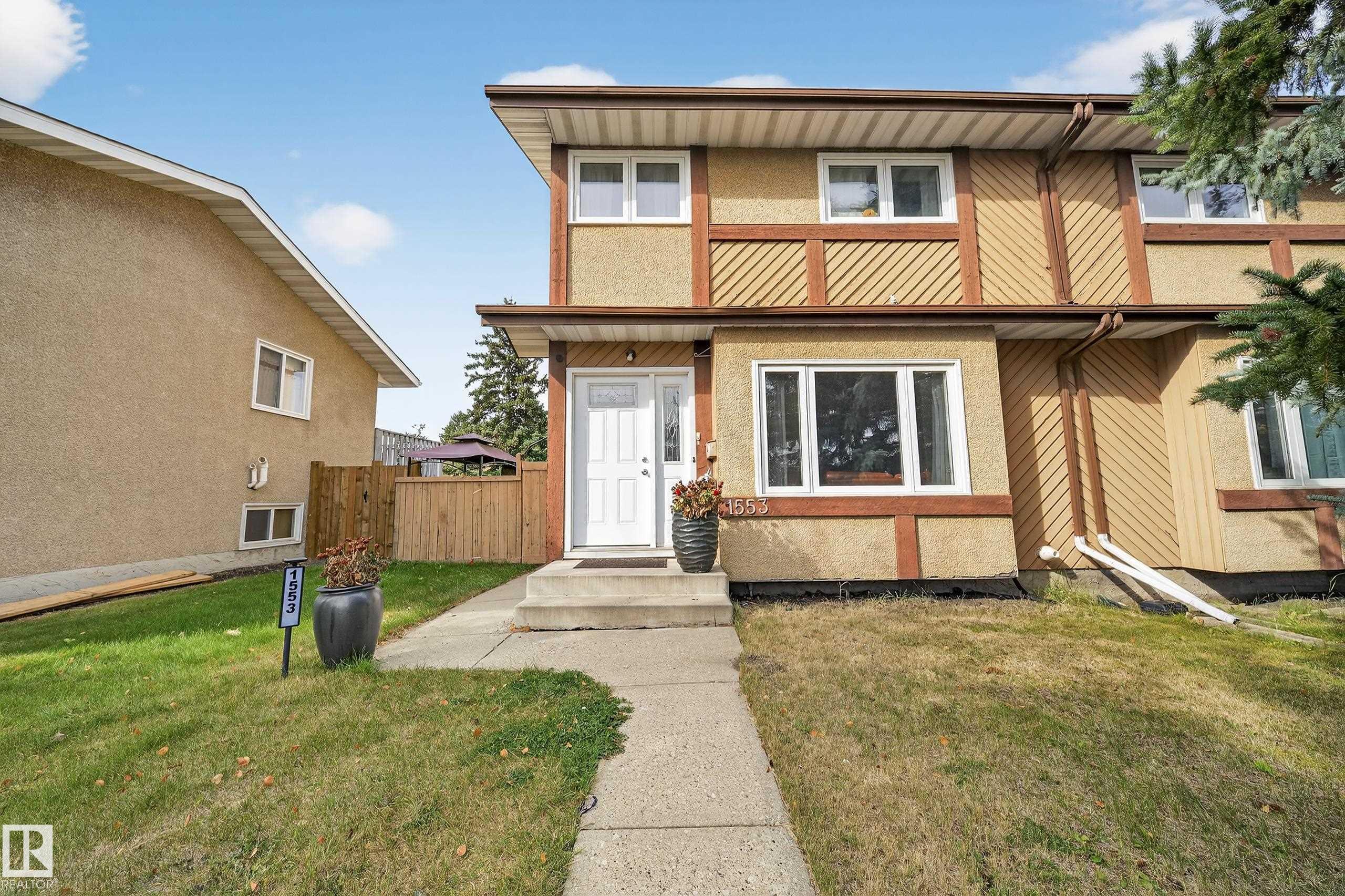 1553 Lakewood Rd W Rd NW, Edmonton, AB T6K 2V7