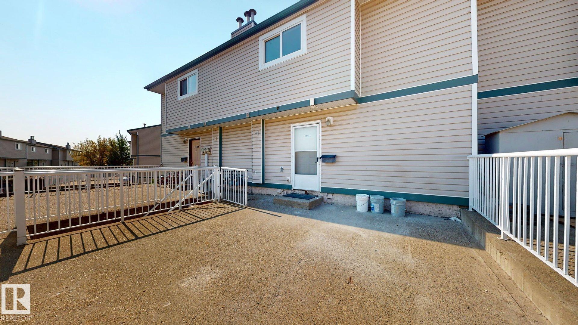 1396 Lakewood Rd W Rd NW, Edmonton, AB T6K 3M2