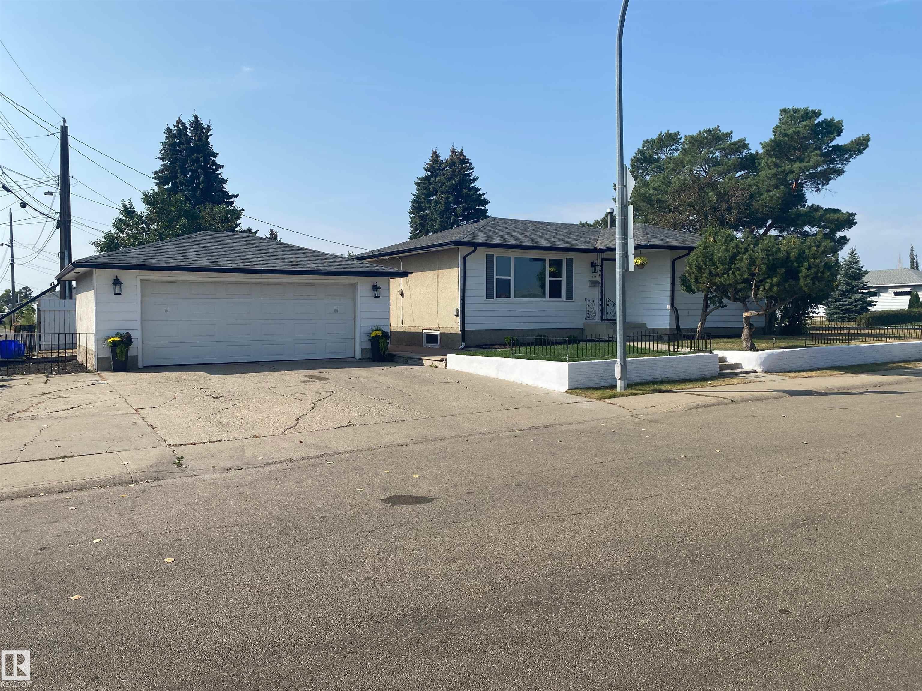 134 Av Nw Unit 7815 Ave #b, Edmonton, AB T5C 3B9