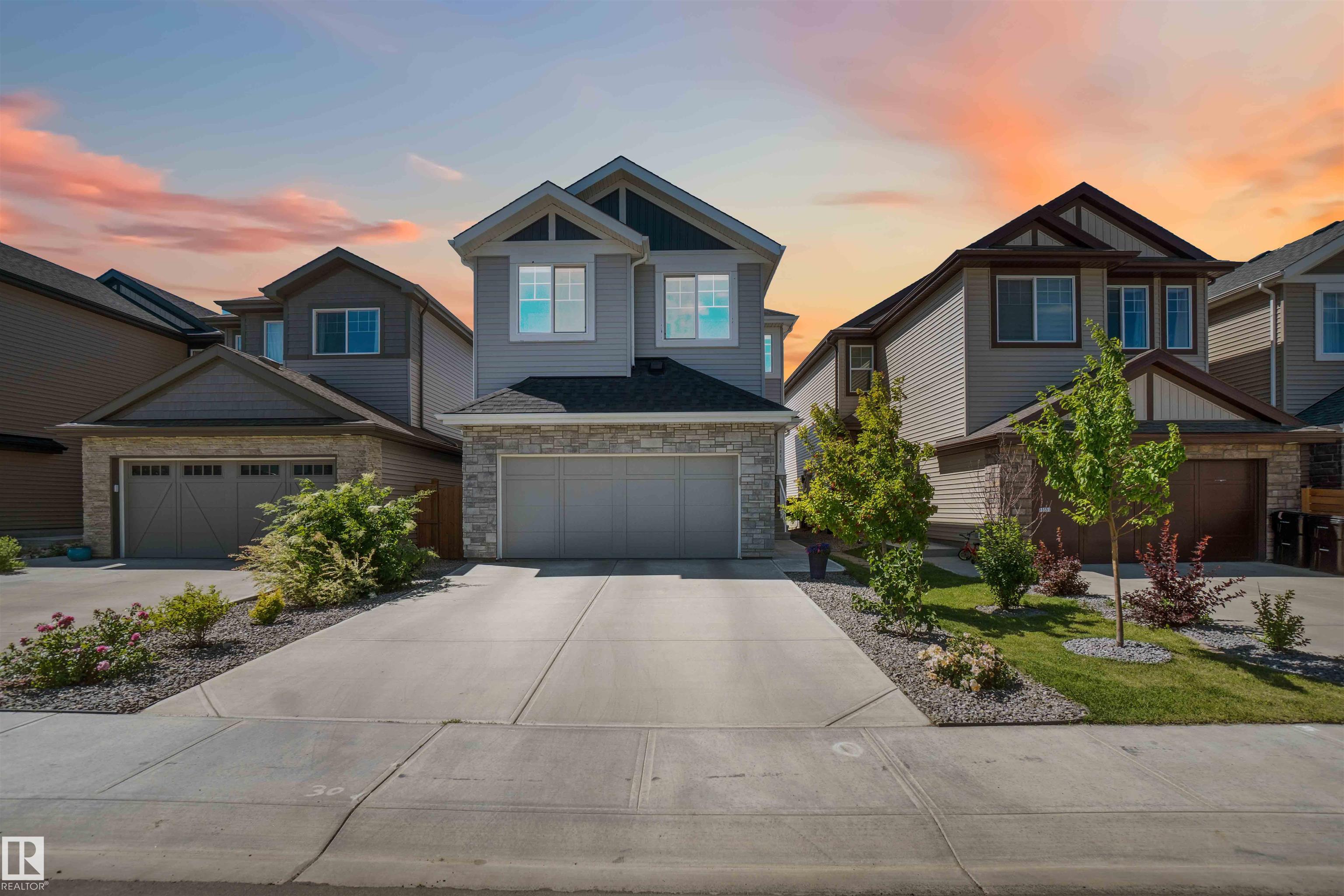 22 Av Sw Unit 15847 Ave, Edmonton, AB T6W 4K9